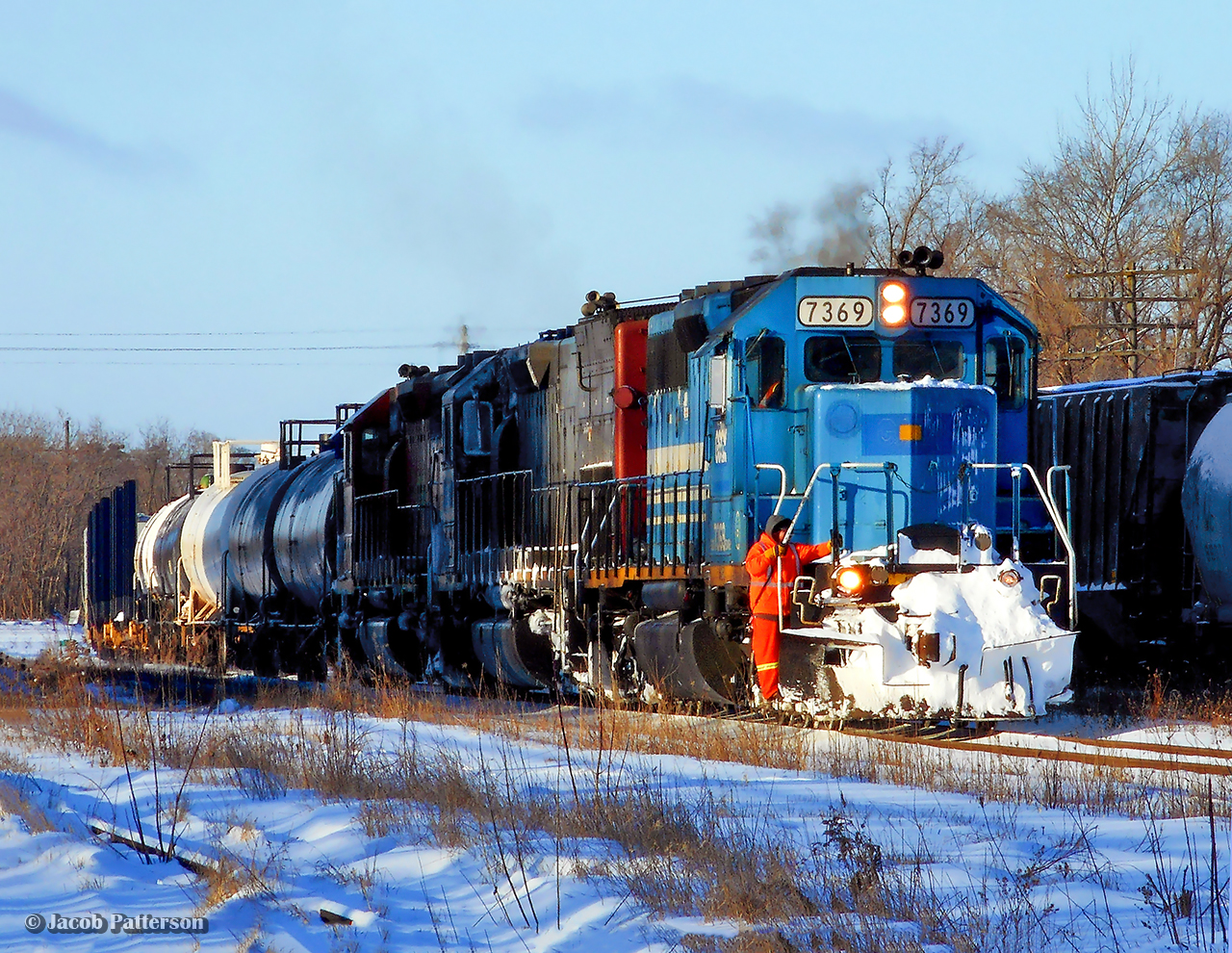 Looking back 10 years, GEXR 432's conductor rides the point as they prepare to drop their train and lift a dimensional load out of XW32.  A cut of buffer cars can be seen at right with the load from Innovative Steam Technologies bringing up the rear.  Within 15 minutes they'll be underway again with their short train for Mac Yard.