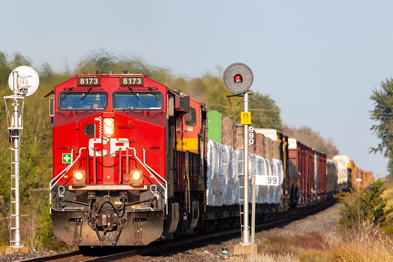 CP 8173 leads westbound as it approaches Trenton.