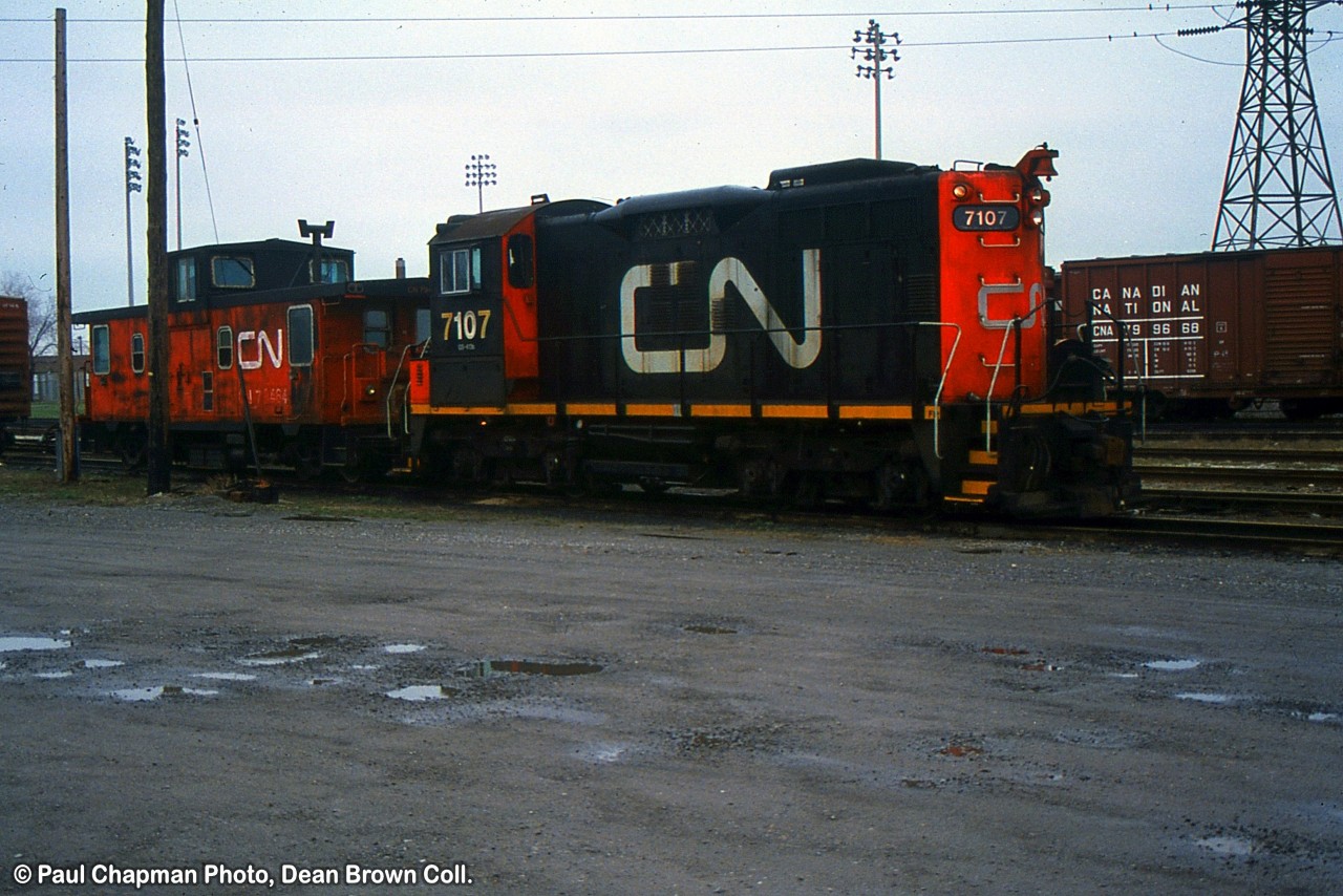 CN SW1200RM 7107 at Merritton.