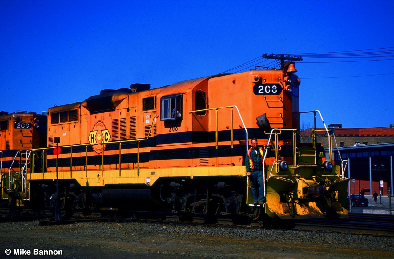 Huron Central GP9 #208 Switching in Sudbury Yard