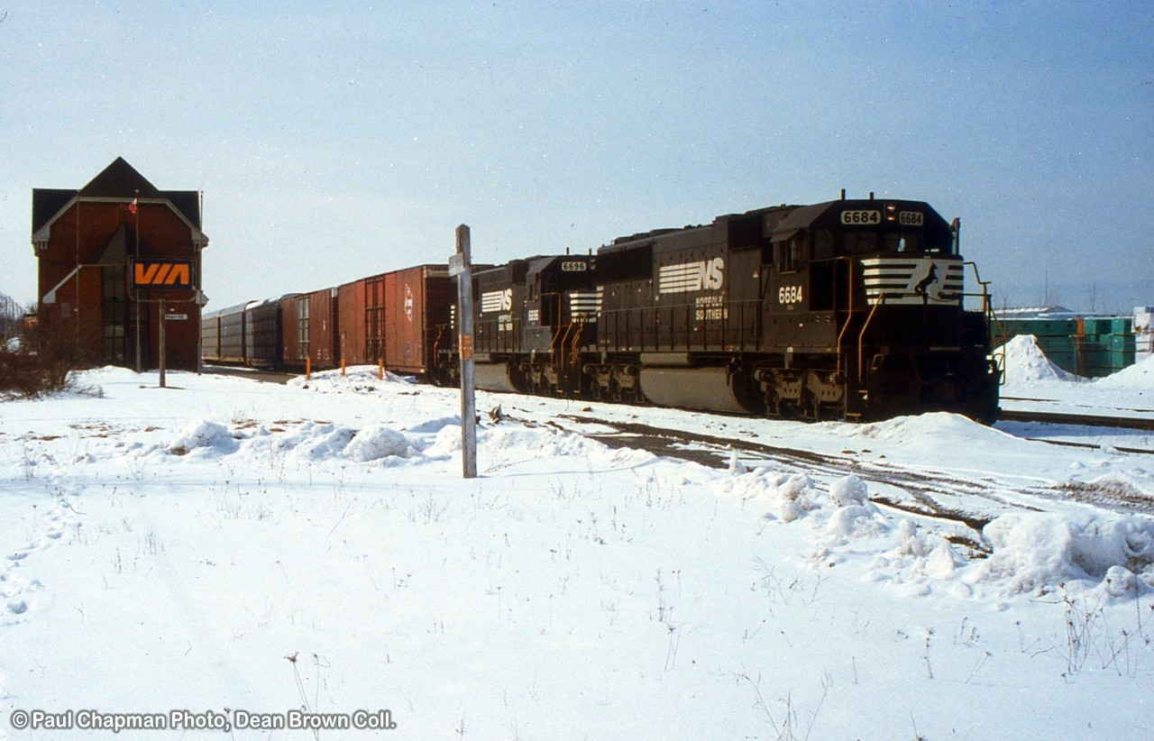 During the Winter of 1993, the International Bridge was closed for Bridge work and trains were detoured across the Whirlpool Bridge is NS C39 on the approach to head onto the bridge for the US over the CN Grimsby Sub.