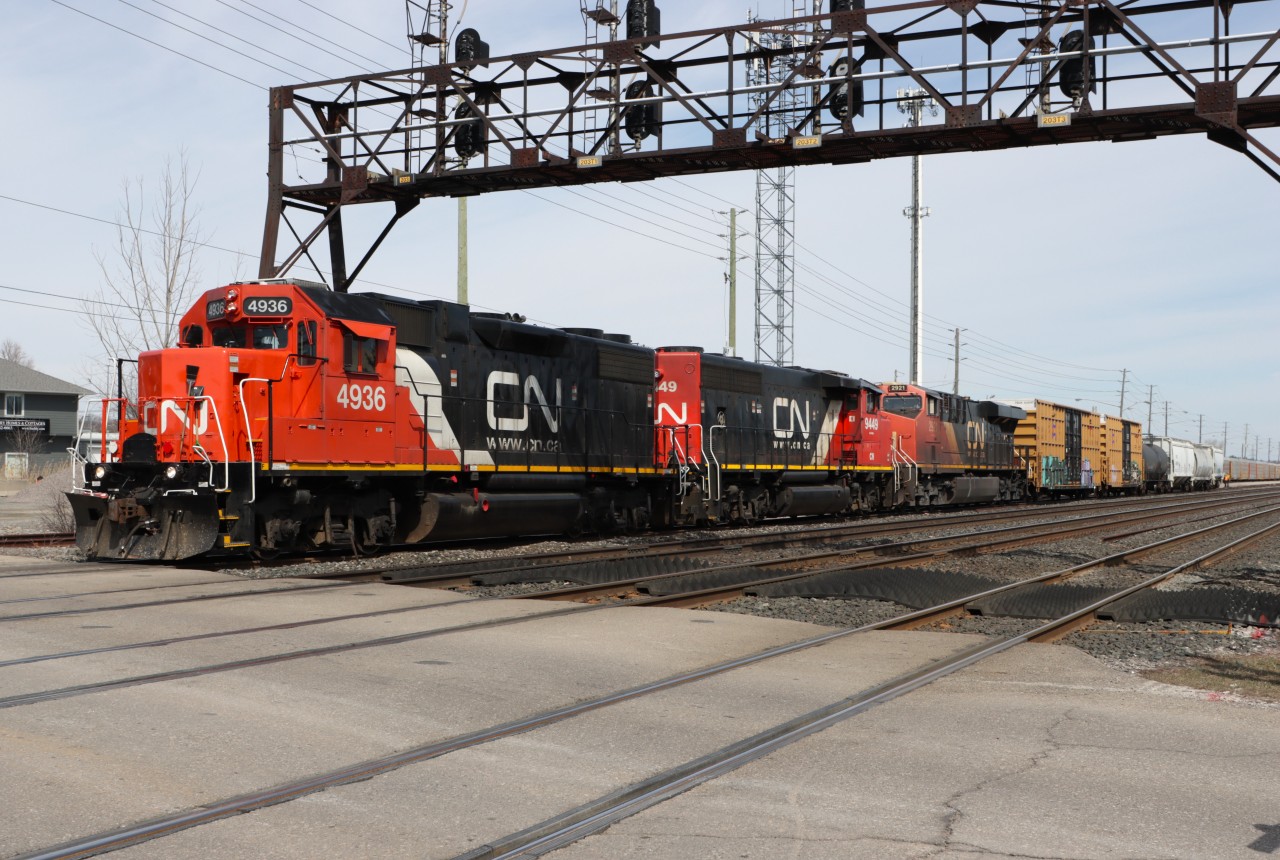 L554 making up their train at Oakville Yard with CN 2921 in tow today. Six axle power is not a common sight in Oakville Yard although last week and again this week several train loads of loaded tri's for unloading at Ford have seen these units making and appearance and laying over.
