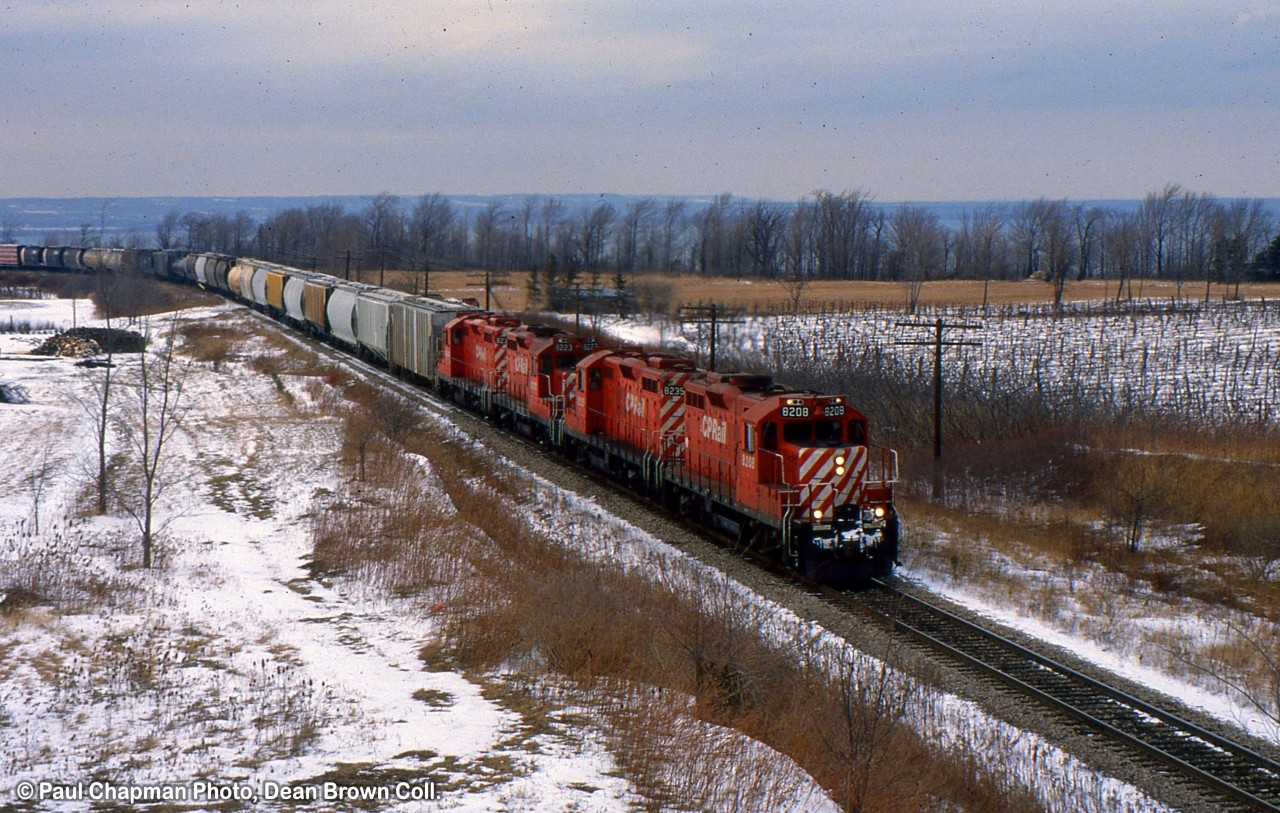 519 with CP 8208 South approaching Vinemount en route to Welland.