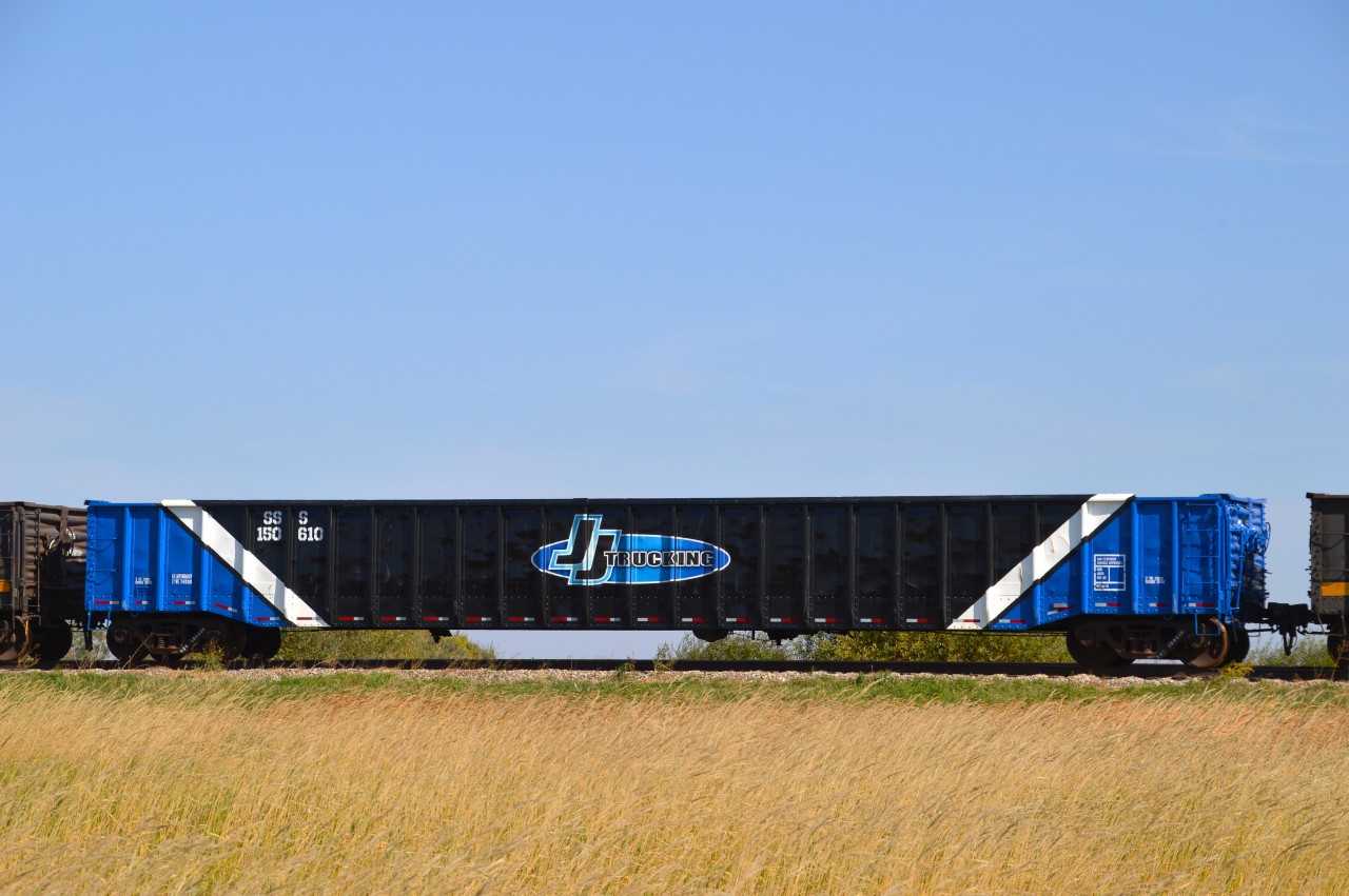 Not the sort of advertising I see very often.  Came across this nicely painted gon near the south end of the Stuart Southern RR trackage outside of Stoughton, SK.
Jeremy & Carrie Johnston started up a trucking business in 1999 and in 2000 named it 'JJ Trucking'. Currently their head office is located at Arcola, SK and their varied trucking is mostly confined to the South East Saskatchewan area.
Curious to know if this is one of a kind.  I suspect it is.