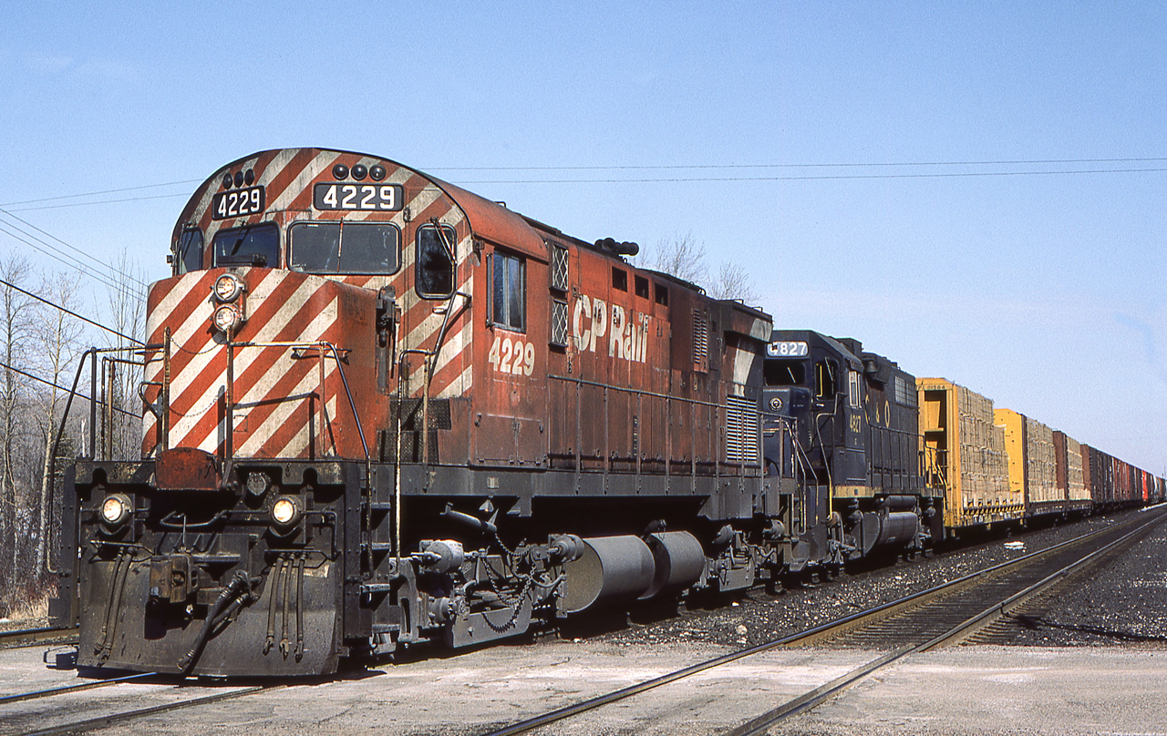 Peter Jobe photographed CP 4229 and C&O 4827 on the point of a train in Campbellville, Ontario on March 3, 1985.