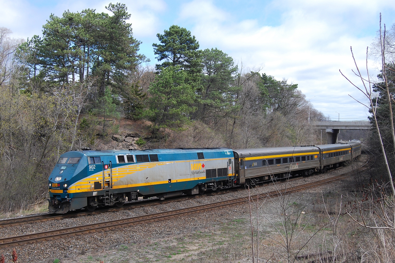 VIA Rail GE Genesis #902 leads 5 stainless steel cars onto the Dundas sub at Bayview Junction, with an evening train from Toronto, headed for London, Ontario.  Not many GEs remain in the teal and grey livery.