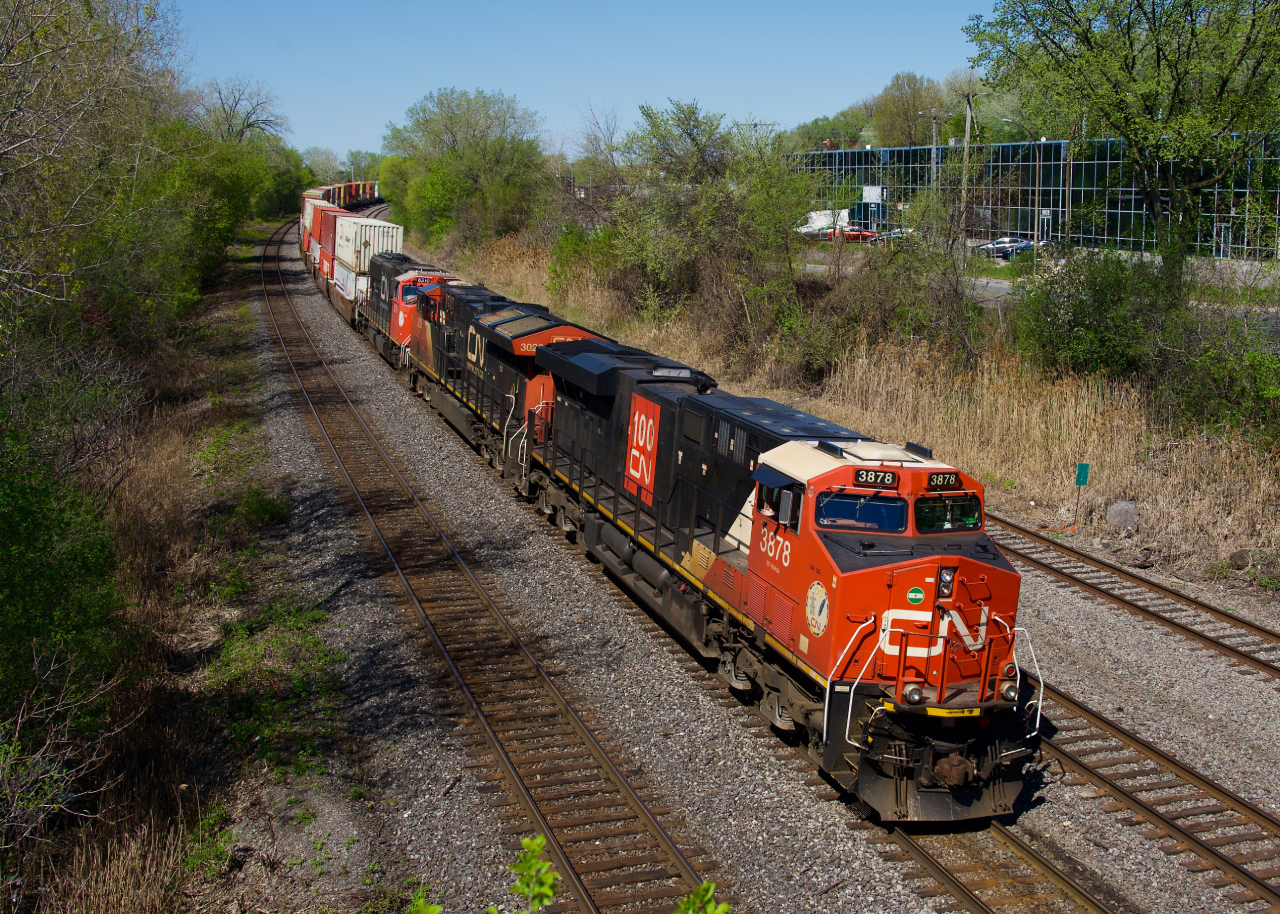 A shot that is shadowed in most of the year is an eastbound as seen from the St-Jacques overpass. Spring means that the days are currently long enough to get a well lit-shot there and here a CN 100 unit leads CN 120 eastbound.