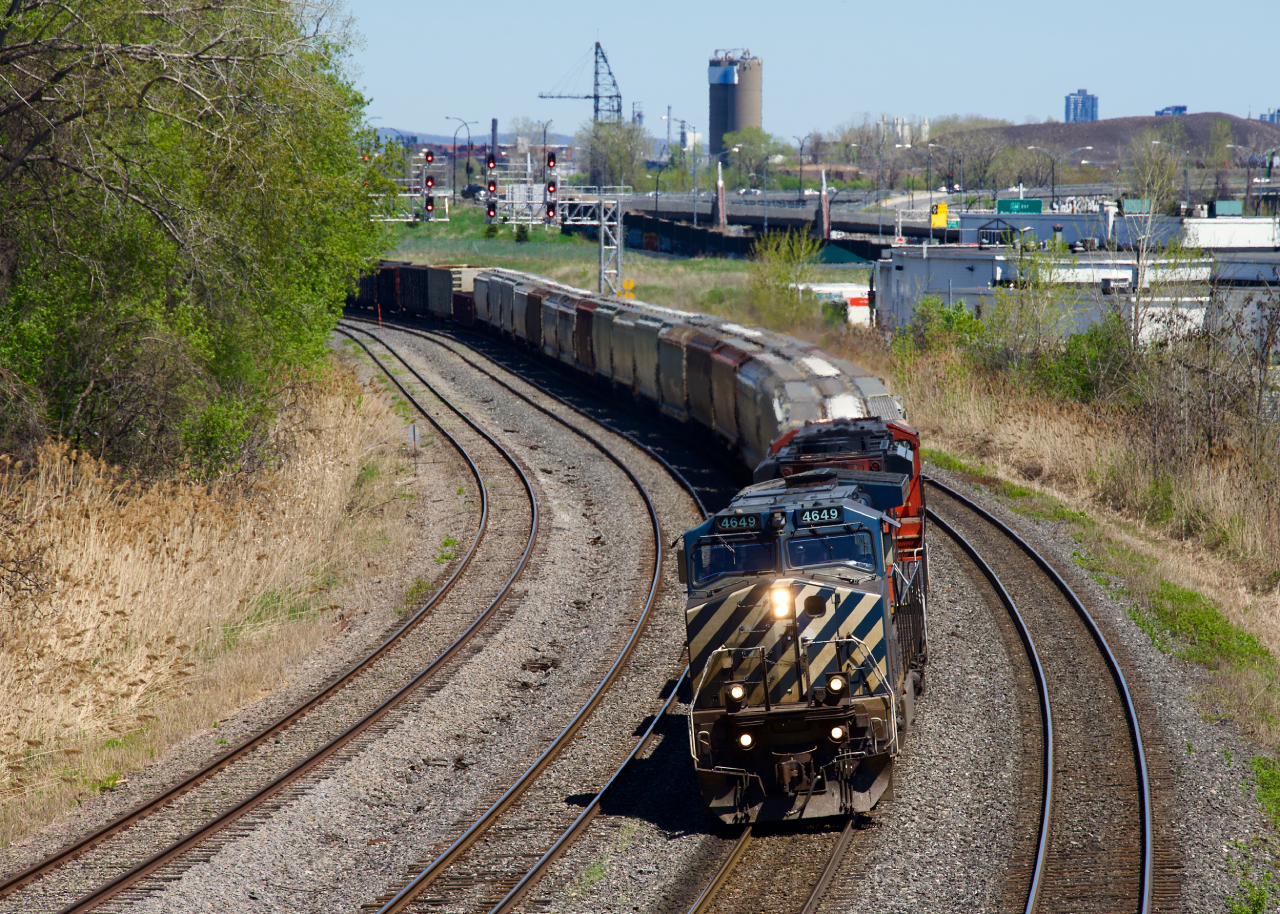 BCOL 4649 leads a short CN 527 through a couple of curves, on its way to Taschereau Yard.