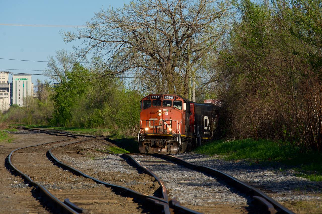 CN YRP003 is about to climb a steep enough grade as it lifts seven boxcars in two cuts from client GETPAQ. Afterwards, they will spot seven more cars. CN 4795 & CN 4760 provide the power on this train which reaches the client by the Longue-Pointe Spur.