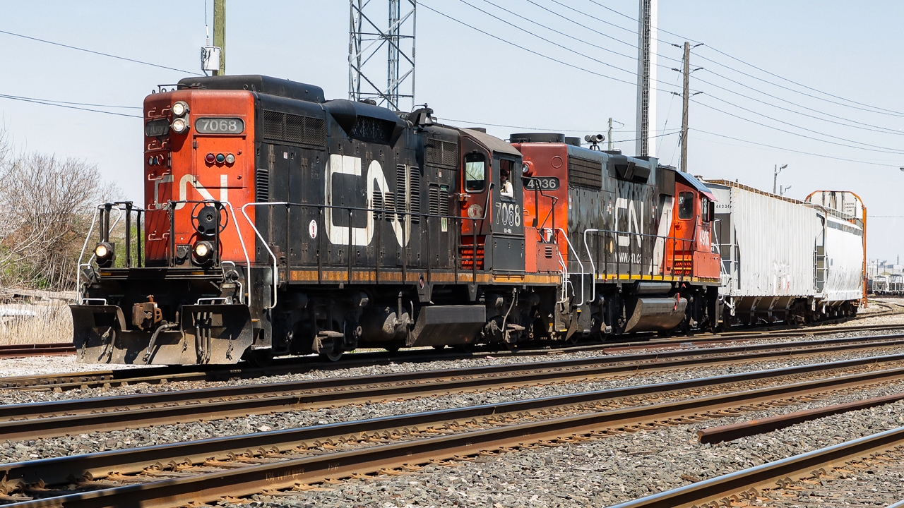 L554 sits tight up to the light at Oakville Yard waiting their turn to head west after the next GO. Rebuilt CN 7068 (ex- CN 4323) is still configured for long hood forward operation as originally delivered.