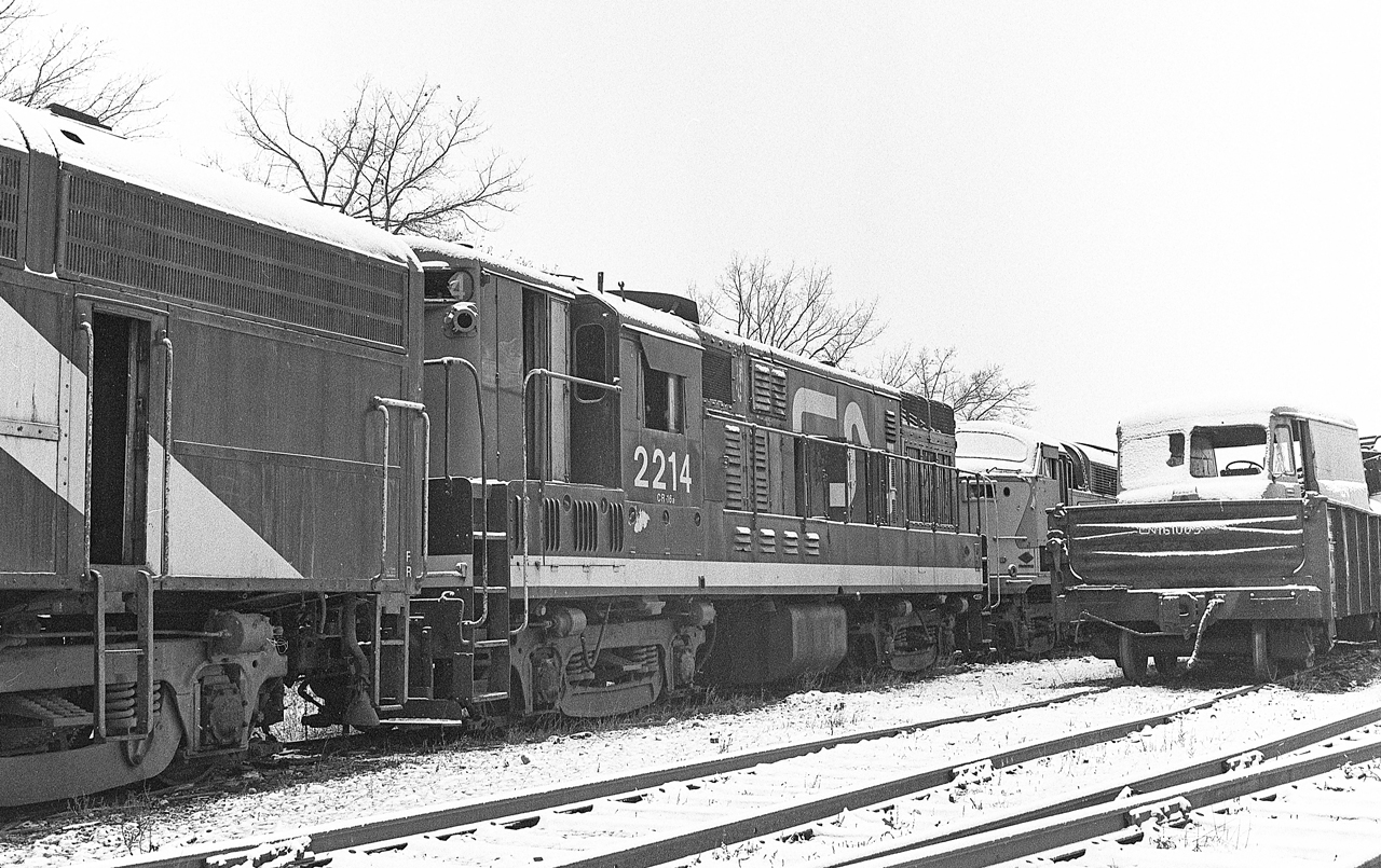 CN 2214 is sitting in the CN reclamation yard in London, Ontario on November 30, 1968. She was built by CLC.
Unfortunately I was unable to get a side photo, so I had to settle for this view.