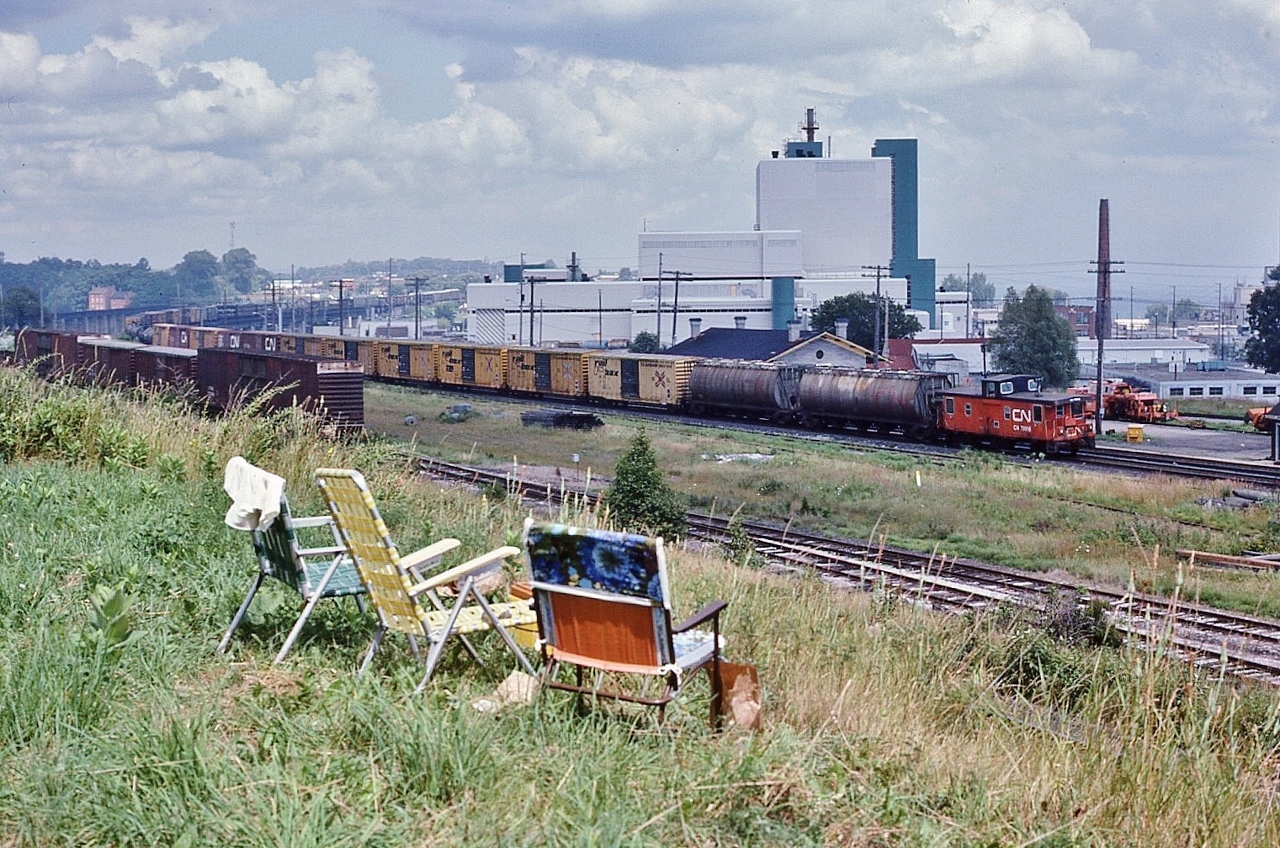 Where'd everybody go ?


….summer days...


At CN Port Hope, July 20, 1986 Kodachrome by S.Danko


Note: CN M o W equipment on the Port Hope back track


Interchange traffic at left (the CP Rail Belleville Sub out of sight immediately below the summer chairs)


and beside those chairs: dinner in the paper bags - awaits!


More



       head end  



      CP  5542 



sdfourty