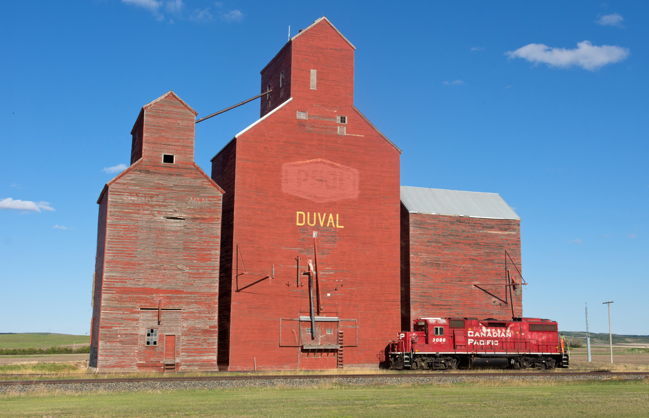 CPKC train 2nd-D13 has just finished setting a pair of units off in the elevator track at Duval. The lone remaining unit, CP 3086 is seen heading back to the main.