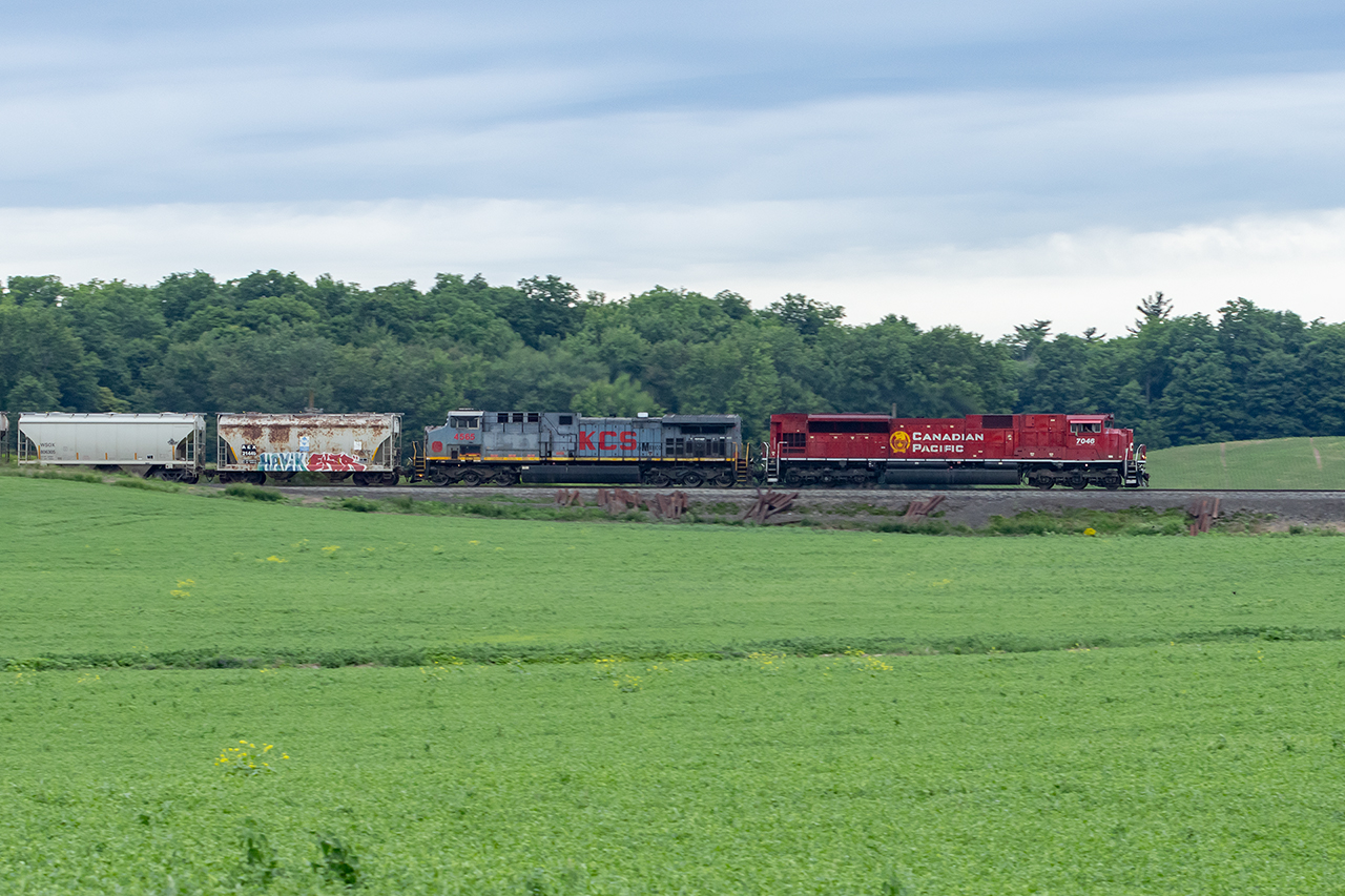 A little plowing, a few trees have been removed and there is now a wide open spot (better for westbounds) by 35 sideroad. The chance to catch and ACU leading, and a frankly hiduopes grey KCSM GE in the open provided the motivation to get out on a day that is mercifully a little cooler.....and just ahead of the rains.