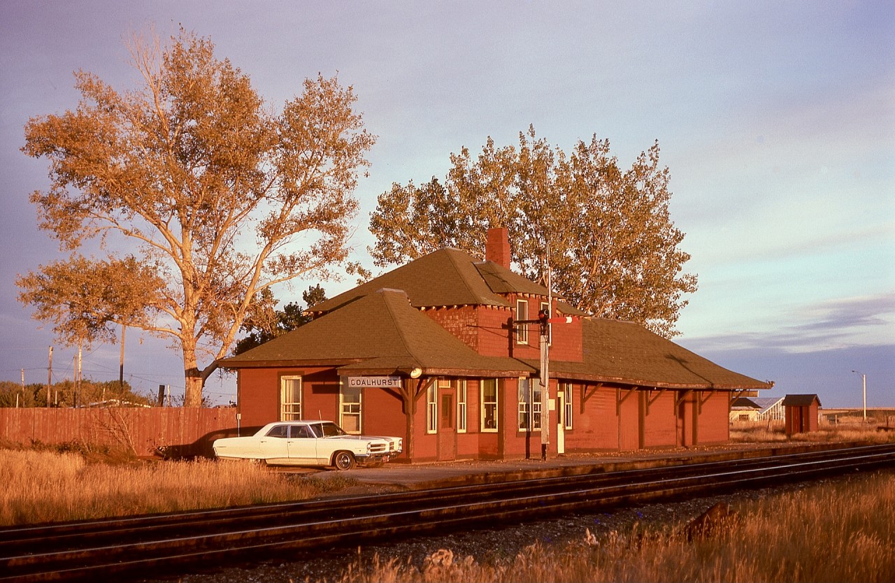 On CP’s Crowsnest subdivision, Coalhurst was at mileage 6.4 west of original Lethbridge, with an active train order office to serve the junction with the Aldersyde sub. a bit west of the depot.  This is now the location of new Lethbridge and Kipp Yard, much changed from Monday 1974-09-30, this view being from the west end of the depot, carefully including the only two significant trees in the area, traditional for prairie depots.  Just east of the depot is the wye junction to the north for the Turin sub.