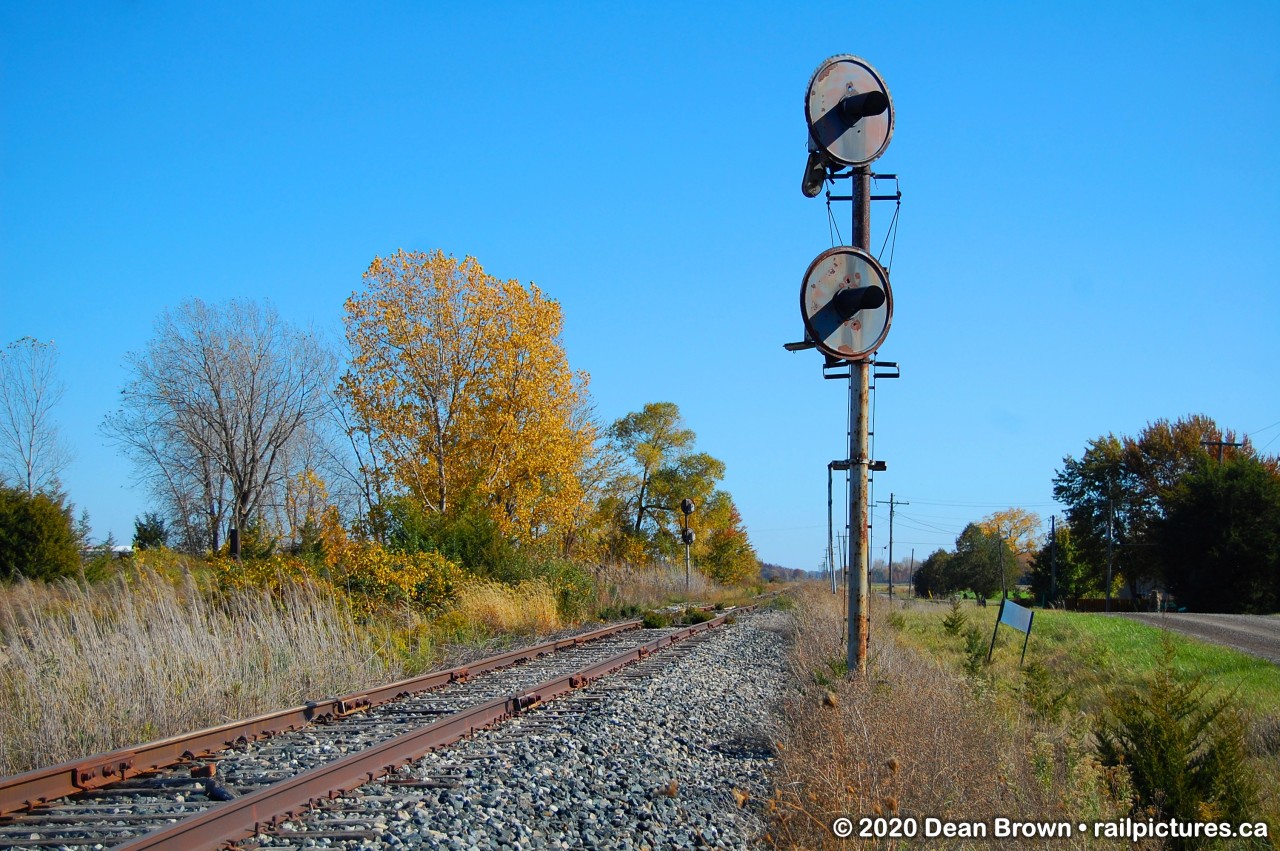 Looking south at Fargo, along the CN Sarnia Spur was the CN CASO Sub used to cross at the diamond. This is all gone now, except for the last two signals, which are still remaining.