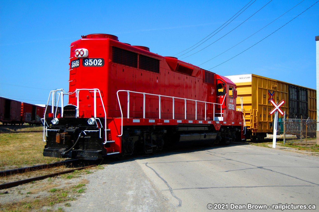 JLCX GP35 32502 Spotting cars at the Warehouse off of Yale Crescent.