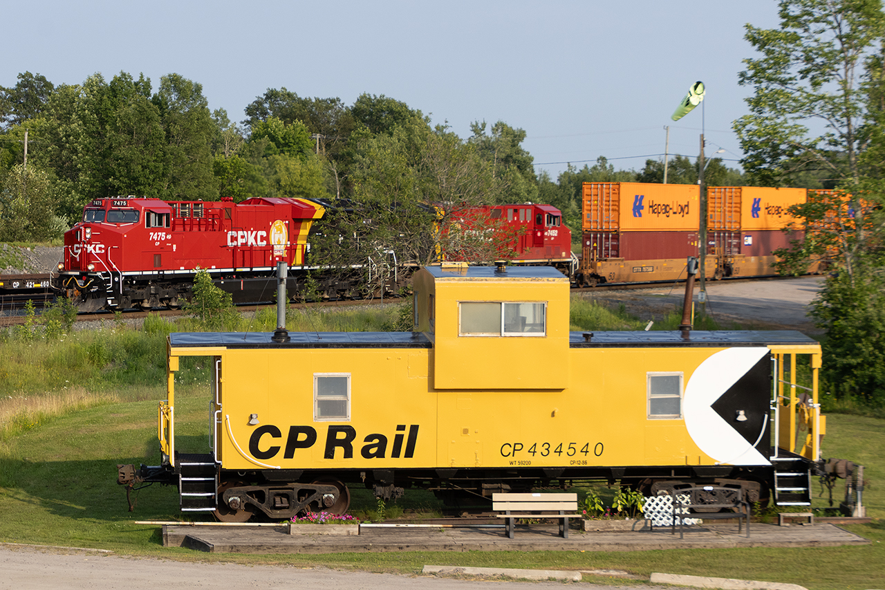 The past meets the future as 113 with three "newbies"(one a mid-DPU) heads for Vancouver after a crew change