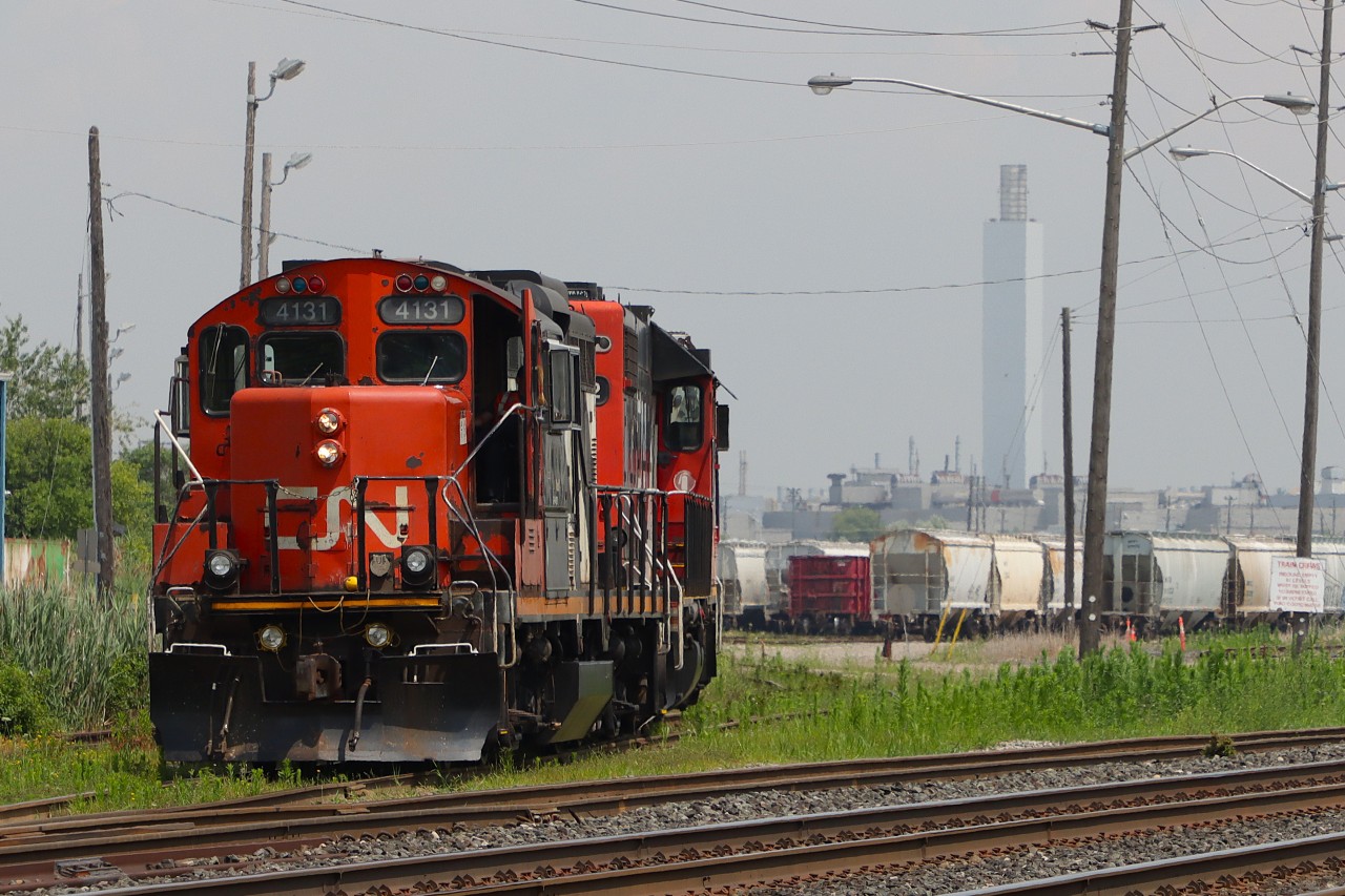 It is a hot day for L554's crew sitting on the lead waiting for their turn to depart Oakville Yard for Aldershot with one stop along the way.