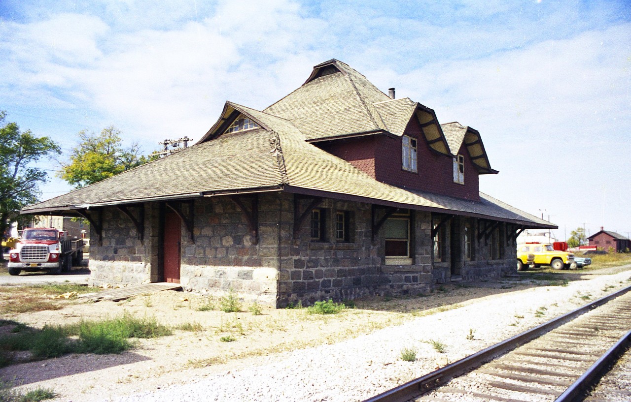 Beautiful station.  Built in 1900. This is the only station in Manitoba that was constructed using fieldstone.  Officially the station's use for railroad purposes came to an end in 1989. On June 21, 1990 the building was given heritage Railway Station protection. This gem is now home to the region's Community Arts Centre.
Last time I was by the station, a year back, fencing and bushes obscured a view such as this. The only angle for photos was from the street side.
