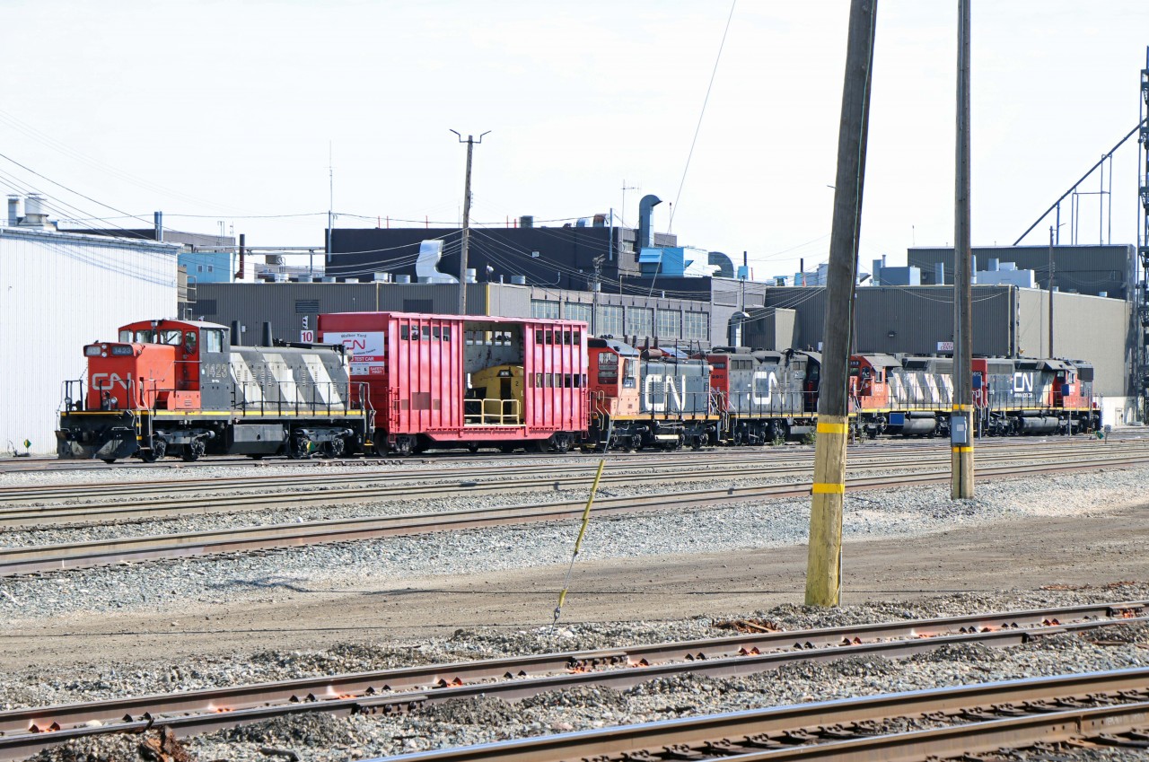 Having arrived from Winnipeg on yesterday's 317, retired GMD1u 1423 sits on the west side of the Walker Yard diesel shop accompanied by a Test Car, SW1200RS 1375? (retired in 2006), GP9rm 7001 (retired in 2009), SD38-2 1653, and SD40u 6012. 1423 was the first GMD1 built (number 1000, in 1958). Its last assignment was in Prince George in March 2001 before being used at CN's Transcona training centre. At this time, I don't know why the 1423 is "on the move".