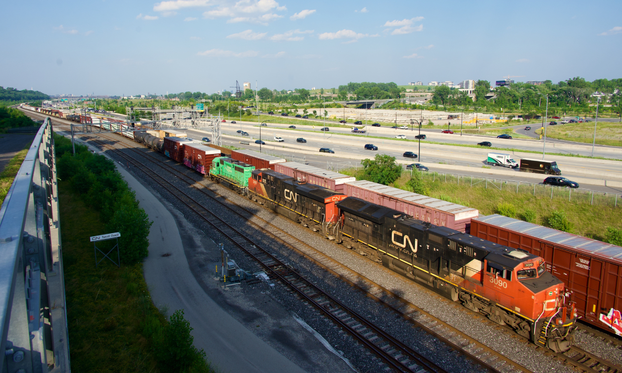 NBSR 9801 is third on CN 401 as it passes CN 400 at Turcot Ouest.