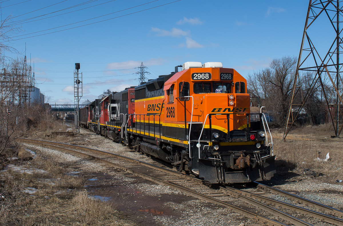 BNSF 2968 leads the 0700 Hamilton Job down the N&NW on their way to Triple M Metal.