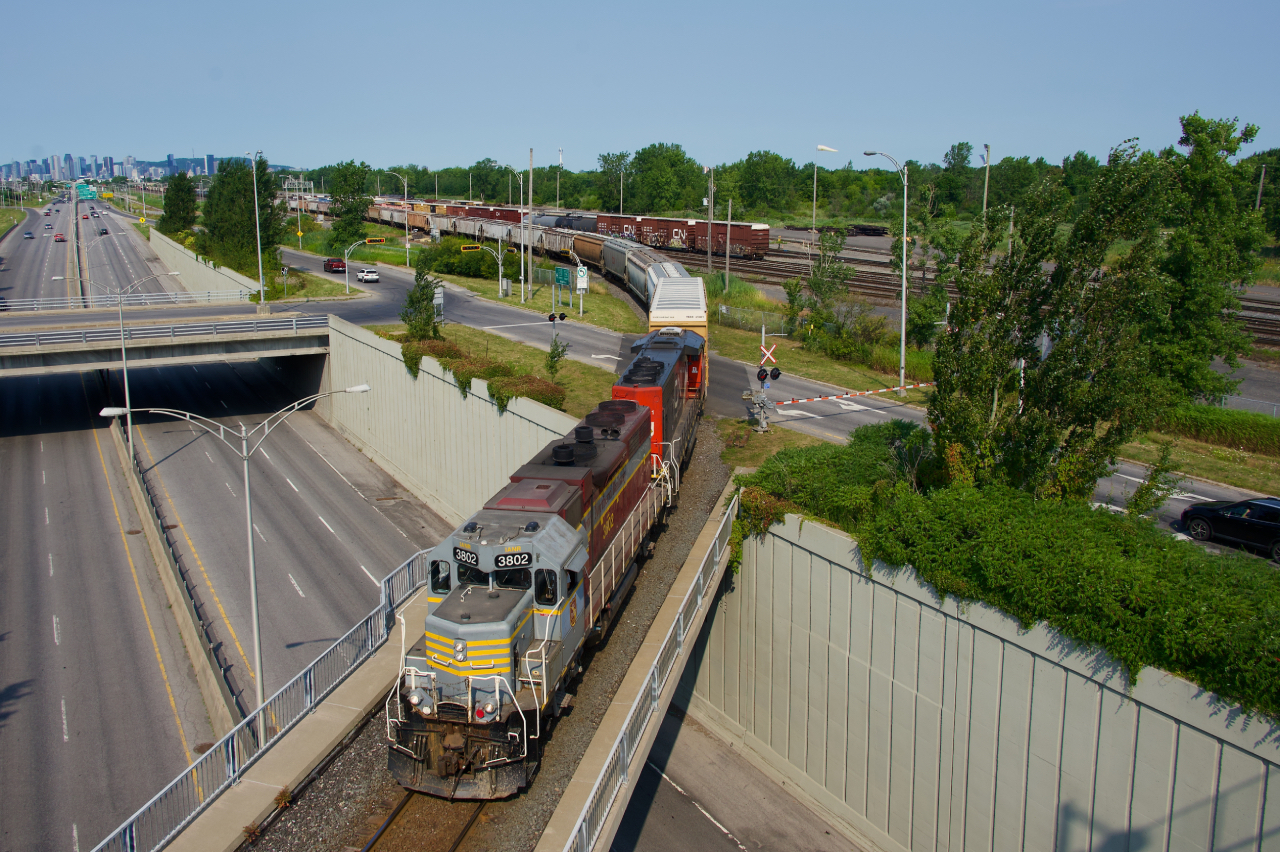 CN 522 with IANR 3802 & CN 9411 for power is crossing Route 116 with 28 cars for Saint-Jean-sur-Richelieu as it leaves Southwark Yard. It took me a little while, but I finally got an IANR leading (3-4 are working in or near Montreal at present).