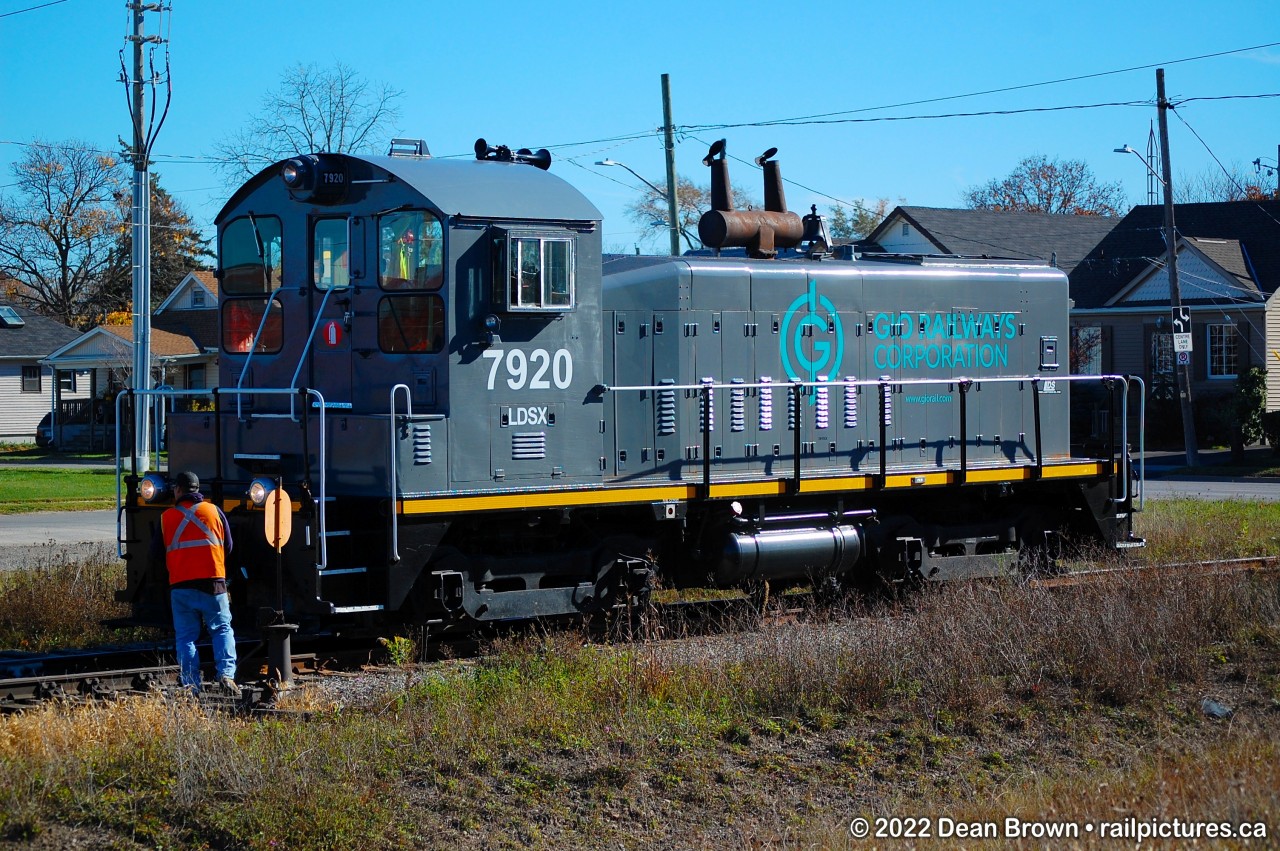 LDSX SW9 7920 heads to rescue LDSX GP9 4003 on the Lakeshore Spur due to mechanical Issues.