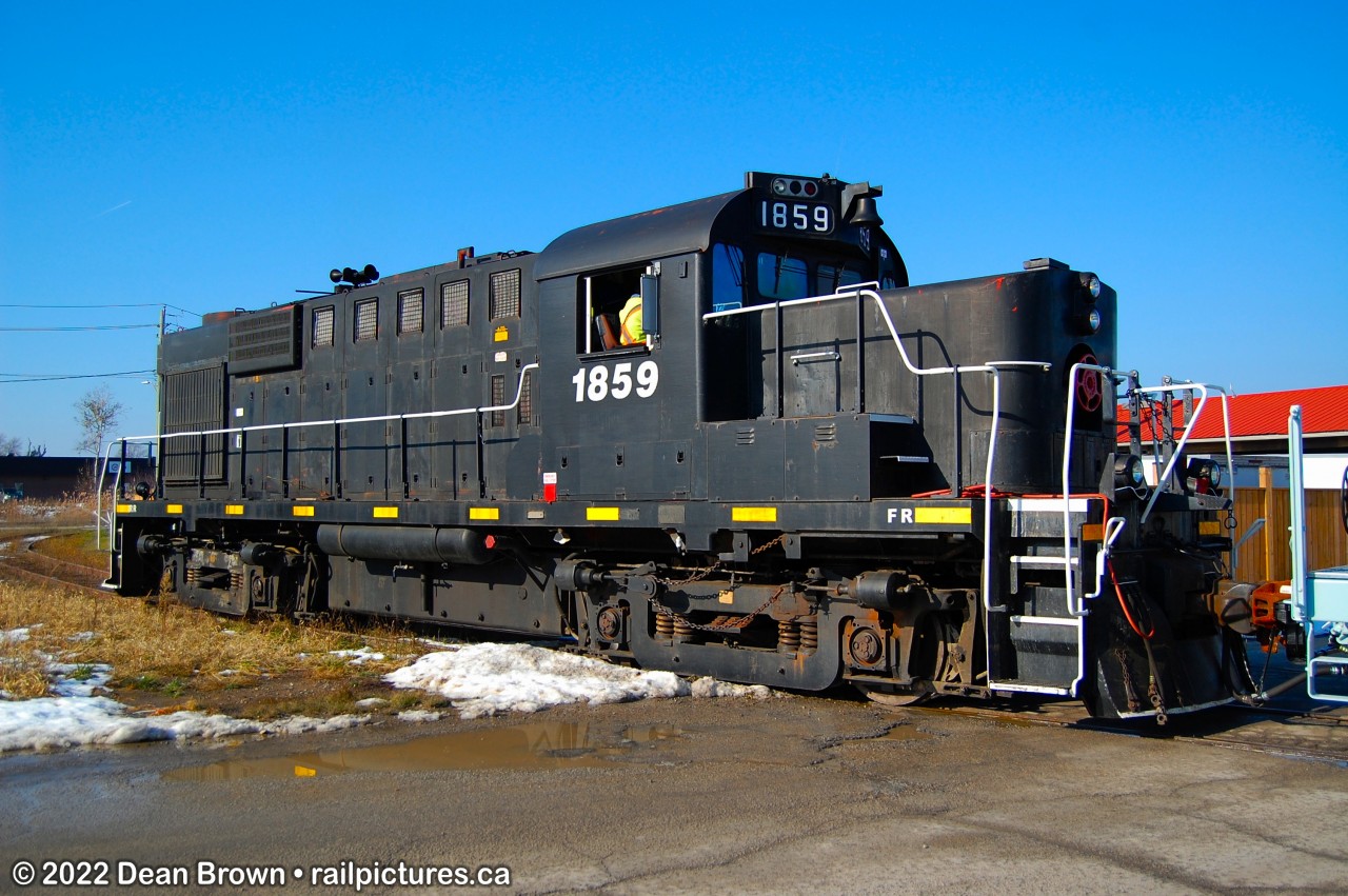 TRRY RS18u 1859 pulls out a string of NS coil cars from Stelcon on the Lakeshore Spur.