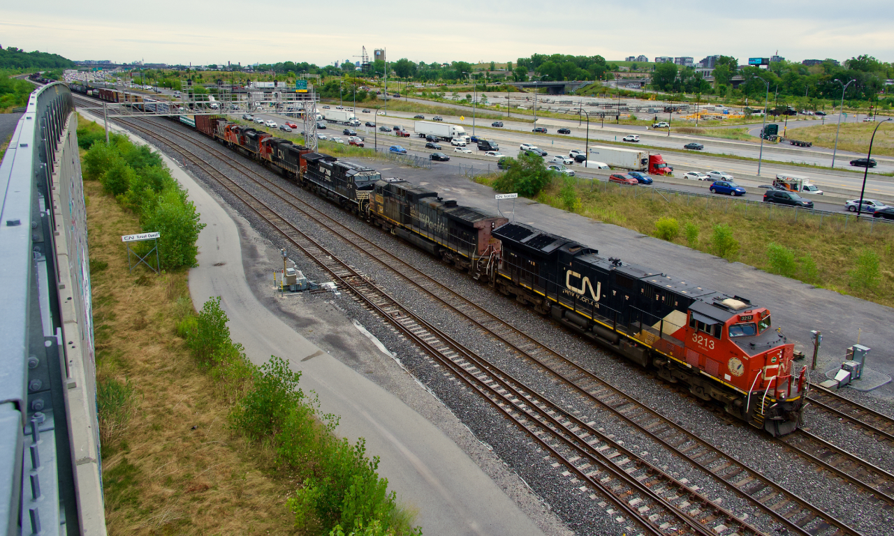 CN 401 is passing Turcot Ouest with a varied six-unit lashup (CN 3213, UP 6318, NS 4712, CN 5622, CN 8855 & CN 4722). The SP-painted unit had gone east on ethanol train CN 714.