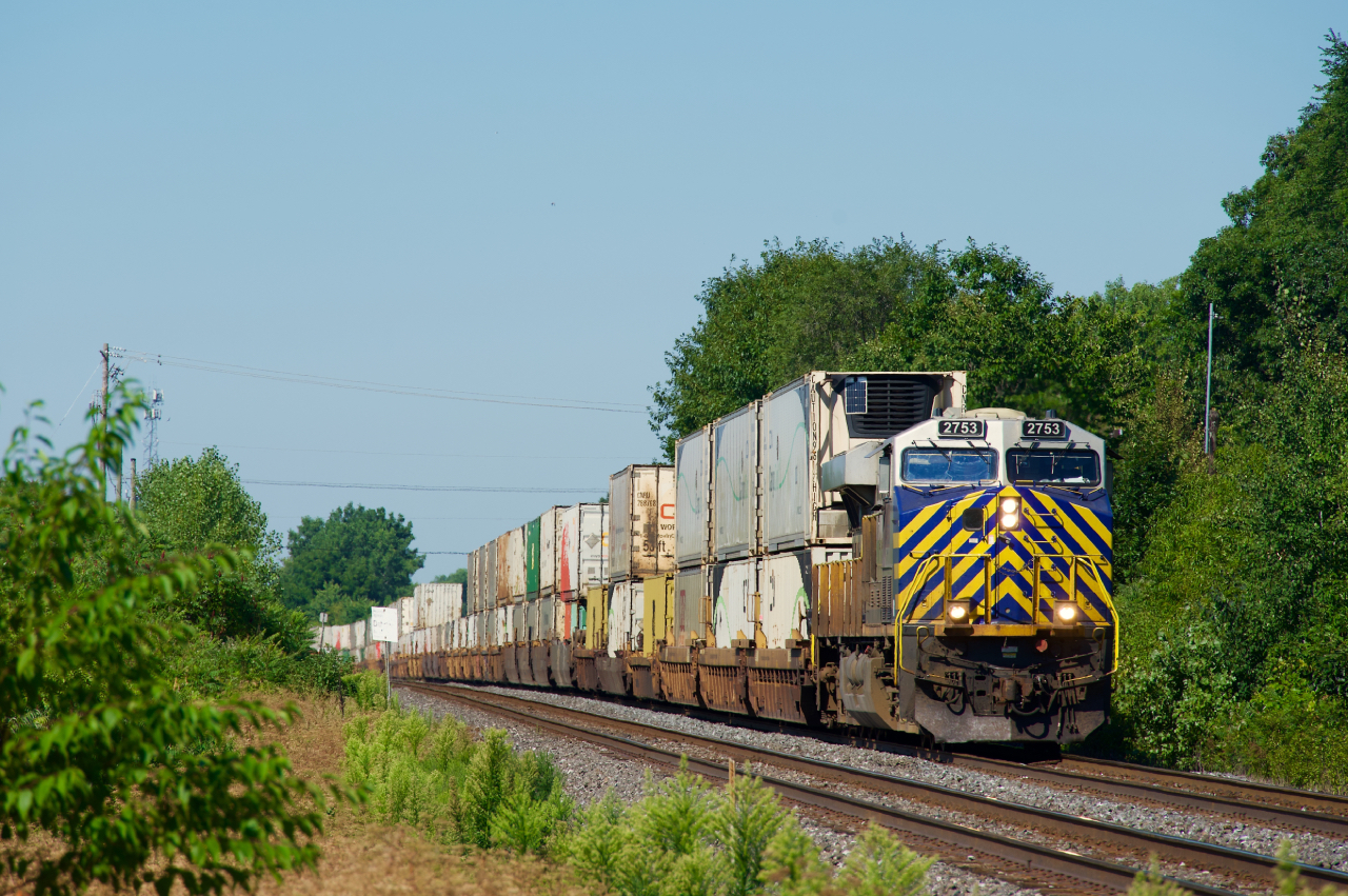 One-unit wonder CN 126 heads east through Pincourt.