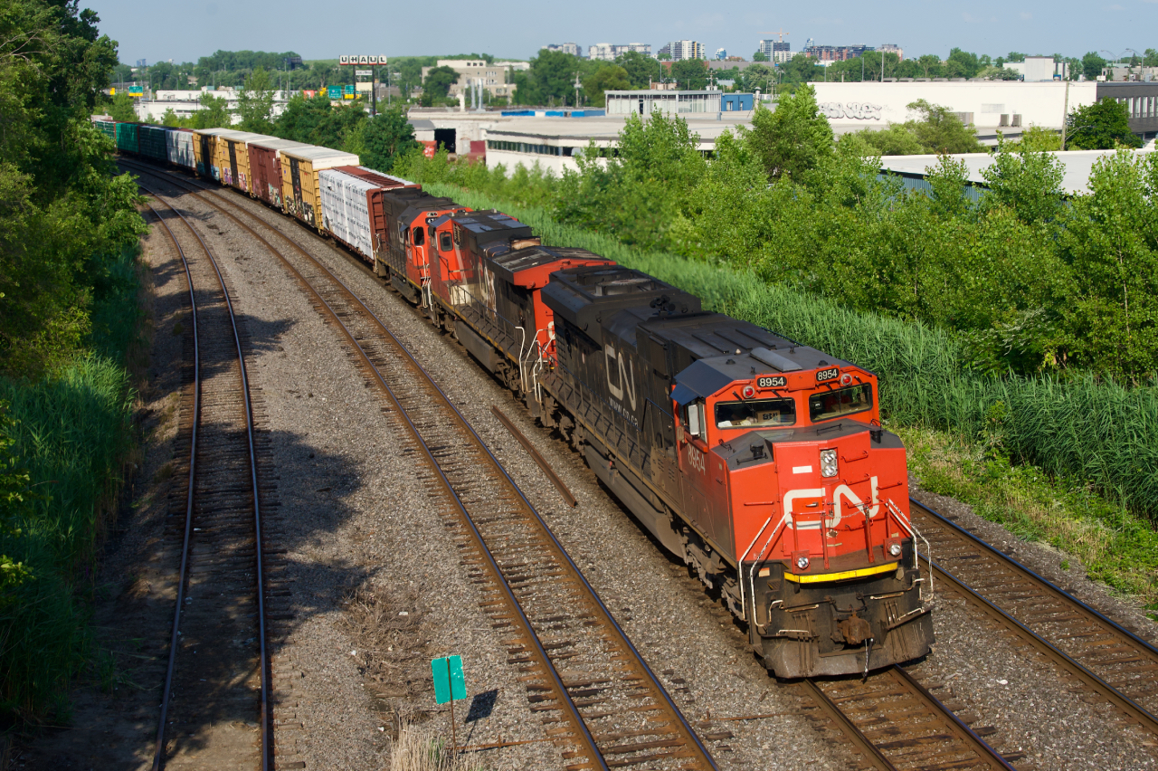 CN 401 from Joffre Yard is nearly finished its run as it heads west with an SD70M-2, a Dash9-44CW and a GP38-2.