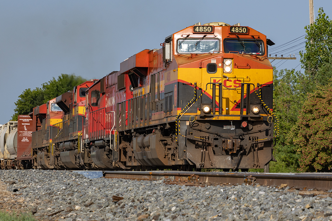 I think we all hoped that we'd see KCS leaders when the merger happened. I didn't expect that it would become so common as to be routine. I expect a fleet renumbering at some point to put all the similar types in similar number brackets, and avoid the very unlikely chance of CP 5000 meeting KCS 5000 in the same paint.But today, it's just a lot of colour.