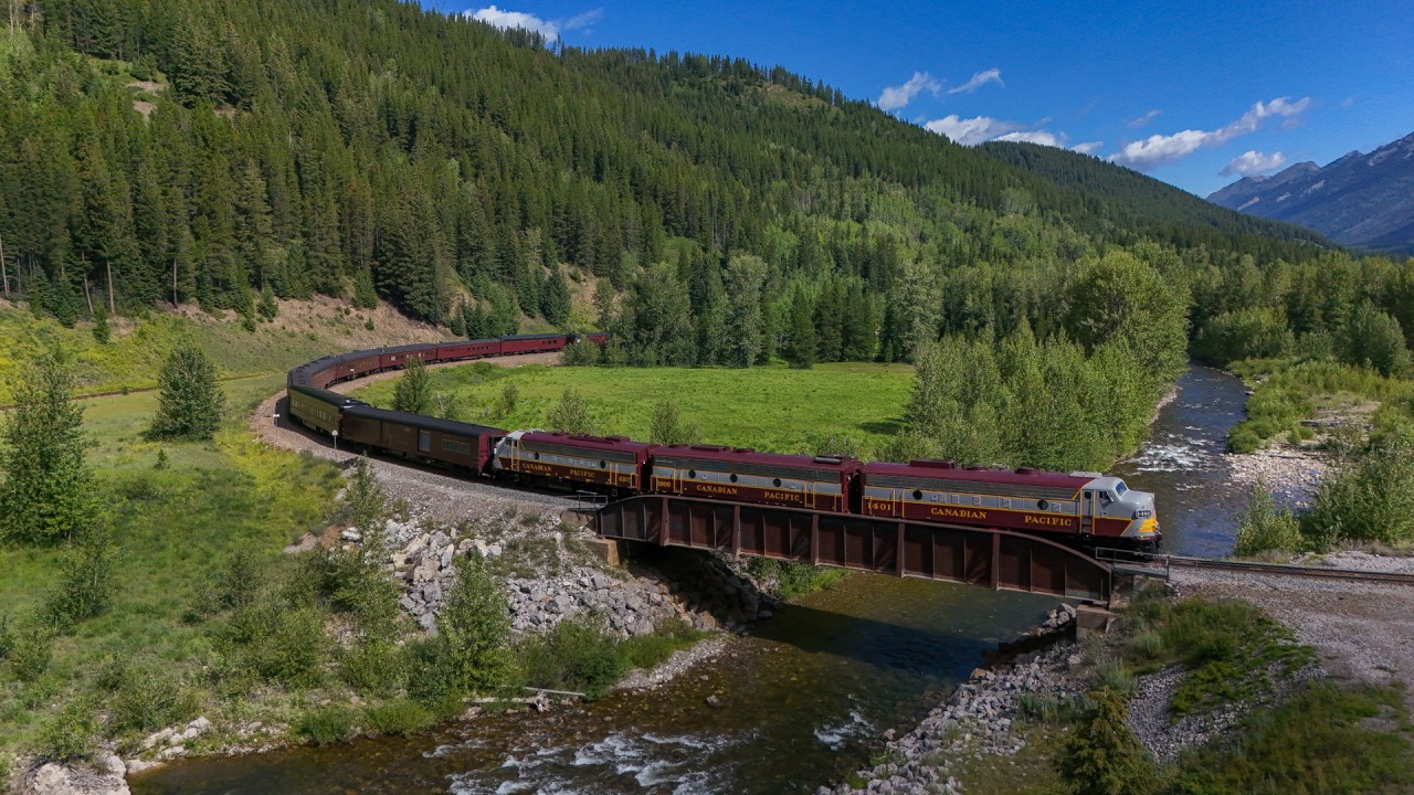 CPKC 31B-25 works through the horseshoe curve at Fabro, as they march up towards the Continental Divide at Crowsnest Pass.