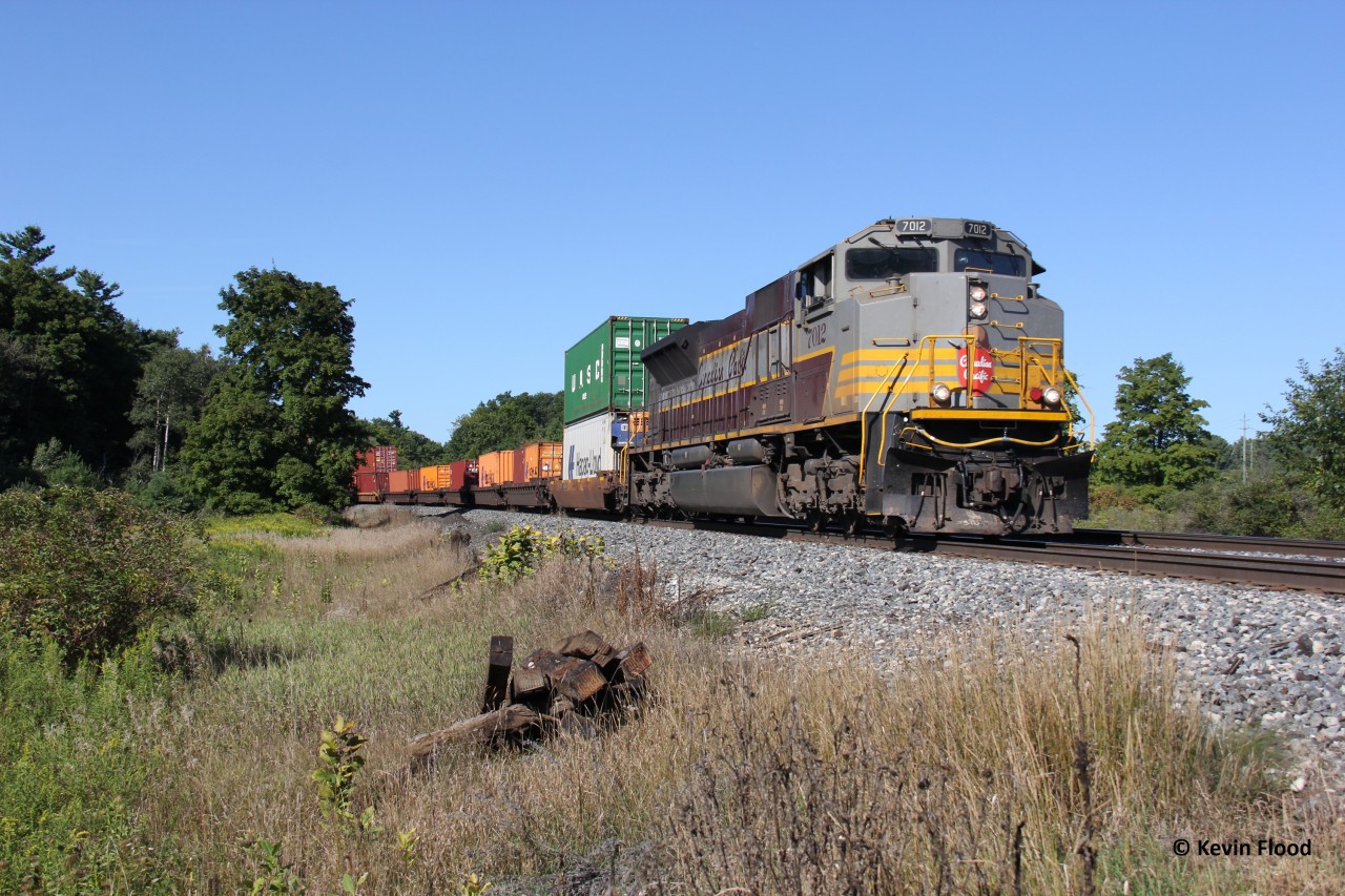 CPKC 132 makes good time from Buffalo to Toronto as it passes by Canyon Rd. in Campbellville with heritage unit CP 7012 on the point and a ratty KCS GE as a DPU. After all the heritage units released throughout CN and CP since 2019, the CP ones, especially in the script theme, are still my favourite.