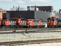 Sunday after lunch at the Calder diesel shop finds this varied display of GMD engines. The west tower job at the right was pulling a string of cars with a bi-level of VW's next to the 1268. Also of interest, I stopped in at the east tower before coming here. Parked in a stub track there were 4 superintendent cars, the 61202,61201,61200 and 70067.