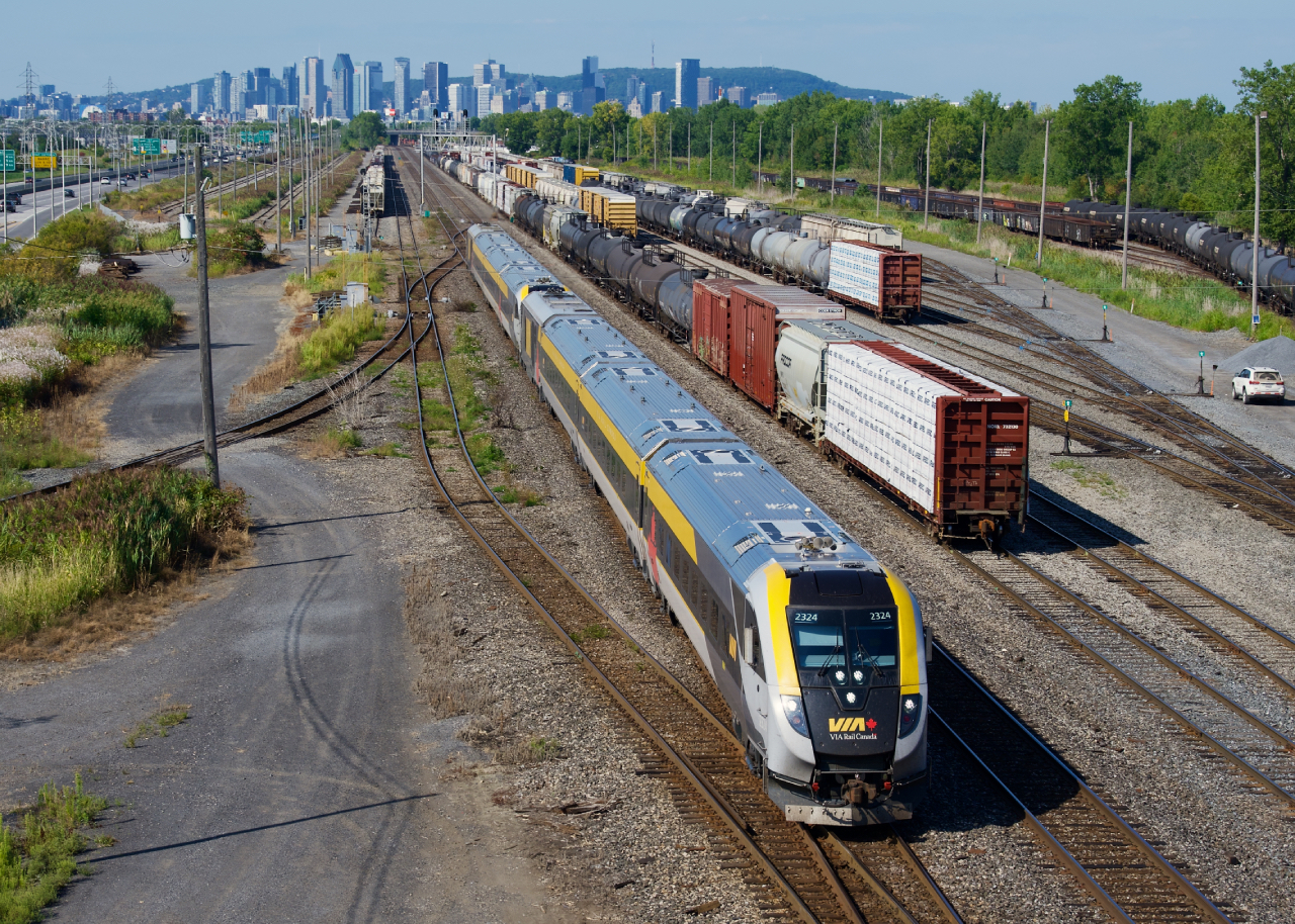VIA 624 is passing CN's Southwark yard with a 'double small' consist made up from two Siemens consists which had surrendered cars to make two other Siemens consists longer than usual. With this consist having 32 axles, it will not face any crossing related speed restrictions.