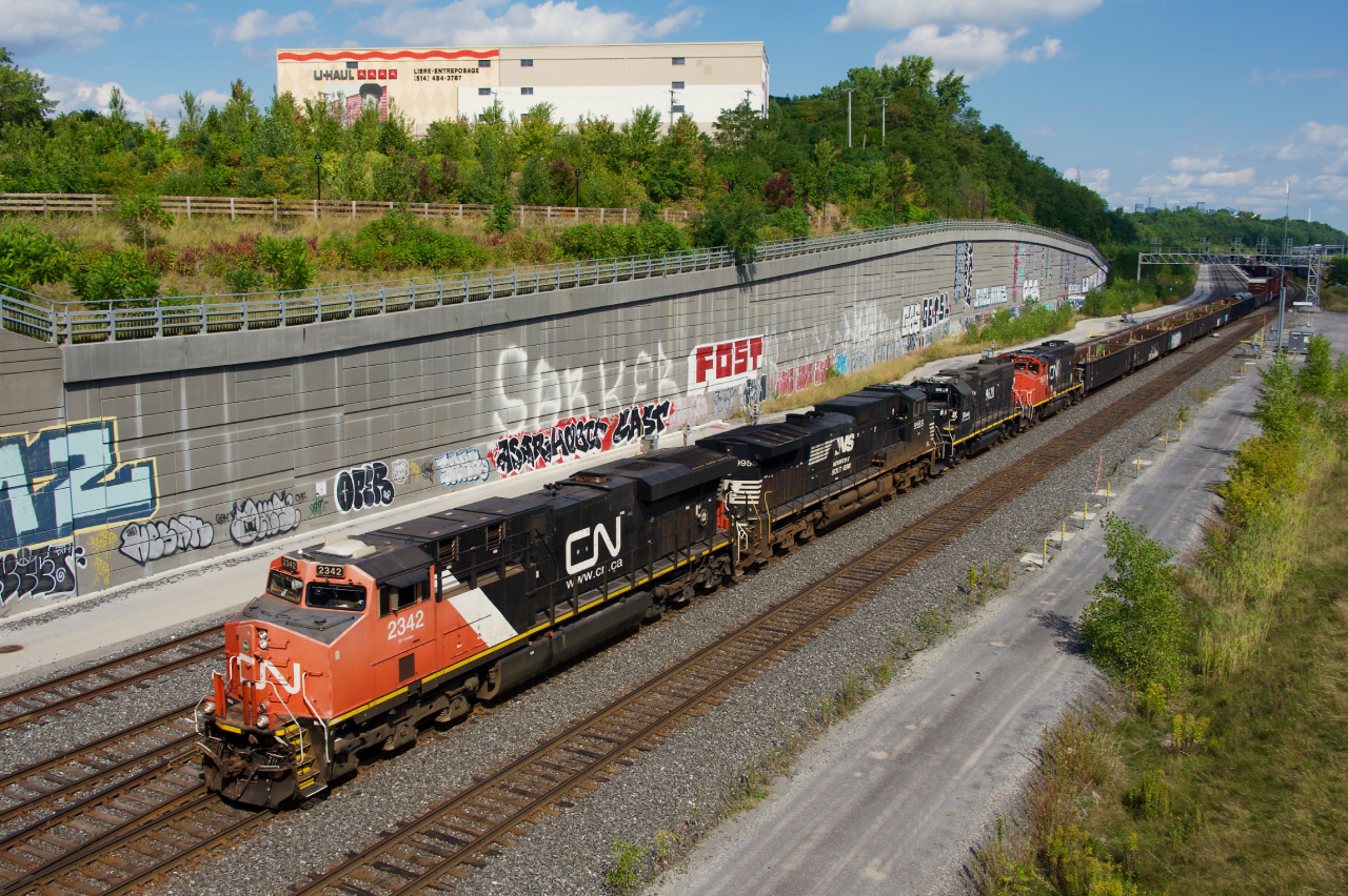 CN 527 is passing Turcot Ouest with CN, NS & IC power.