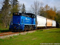 GMTX MP1500AC 333 heads southbound at Willoughby Rd. from Orangeville to Streetsville. 