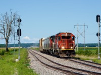CN 589 with GTW 5820 leading and only five cars is about to hammer the diamond at De Beaujeu. With the three hoppers about to be set off at a client, the train will arrive at Coteau with only the two boxcars.