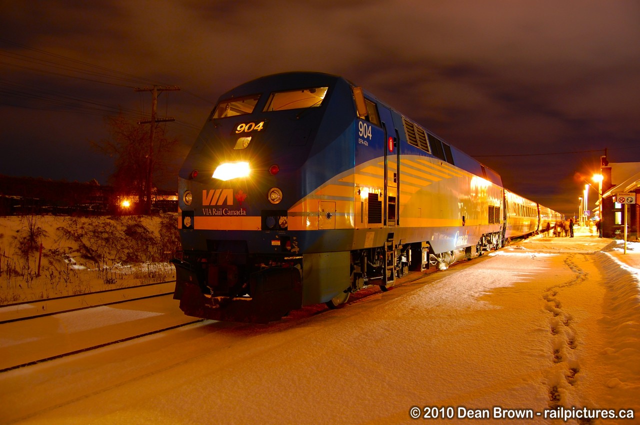 Back when VIA 95 still ran between Toronto and Niagara Falls Daily. On a cold winter evening, VIA P42DC 904, back when they were clean and new.