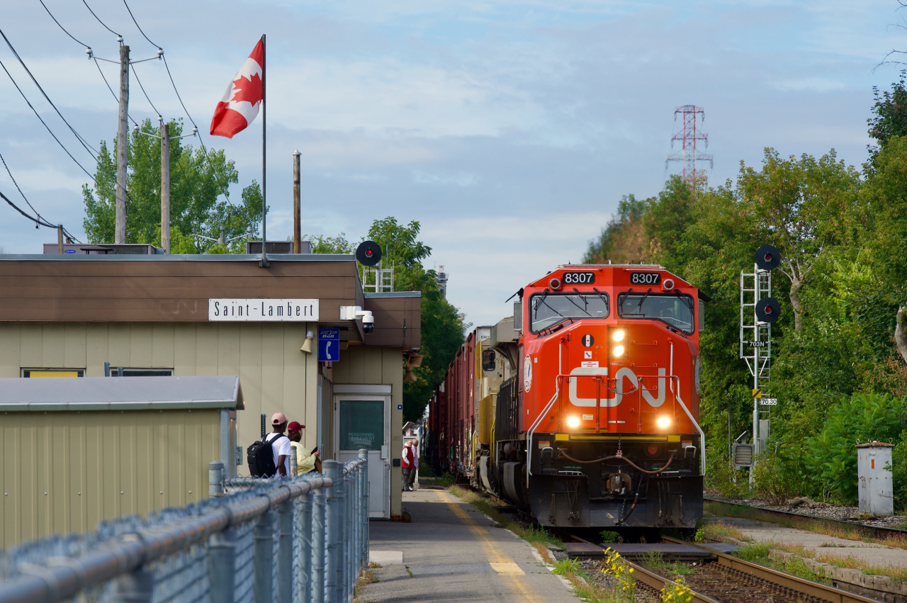 CN 8307 leads CN 324 past the Saint-Lambert Station, on its way Vermont. This train only runs three days a week outside of winter months.