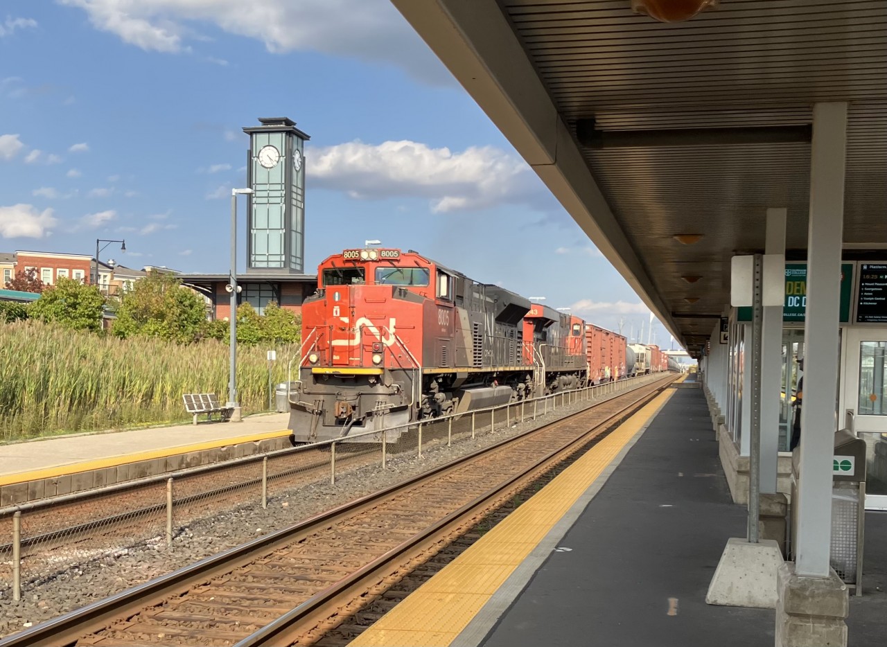 While waiting for a GO train I spotted a high green on the signal gantry west of the station and was rewarded with this freight.
