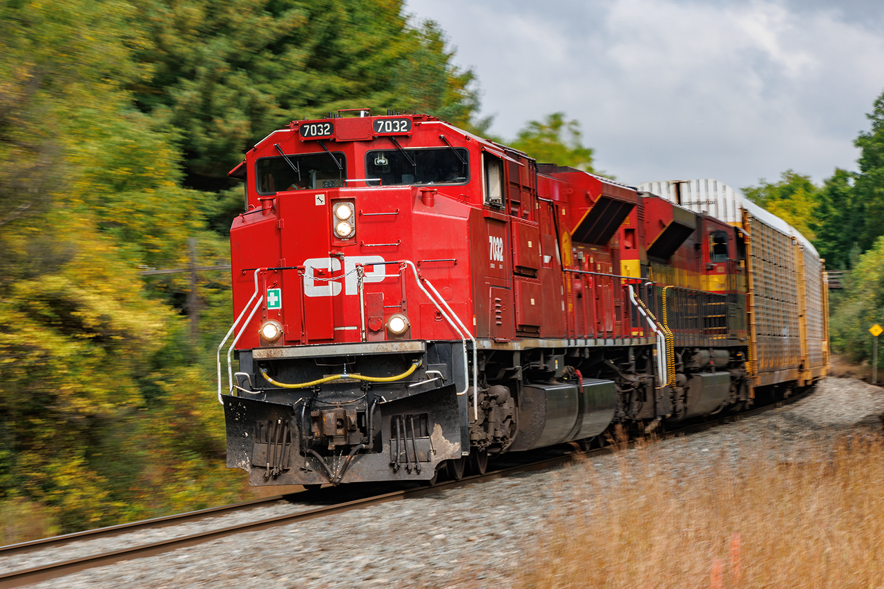 Nice to see and all EMD consist, KCS 4144 trailing. 1/40th to feel the speed.