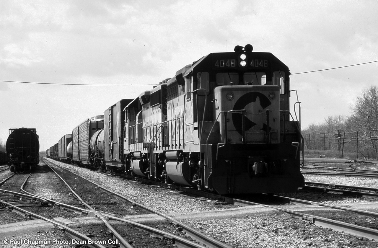 B&O GP40-2 4048 and B&O GP40-2 4253 at Montrose Yard.