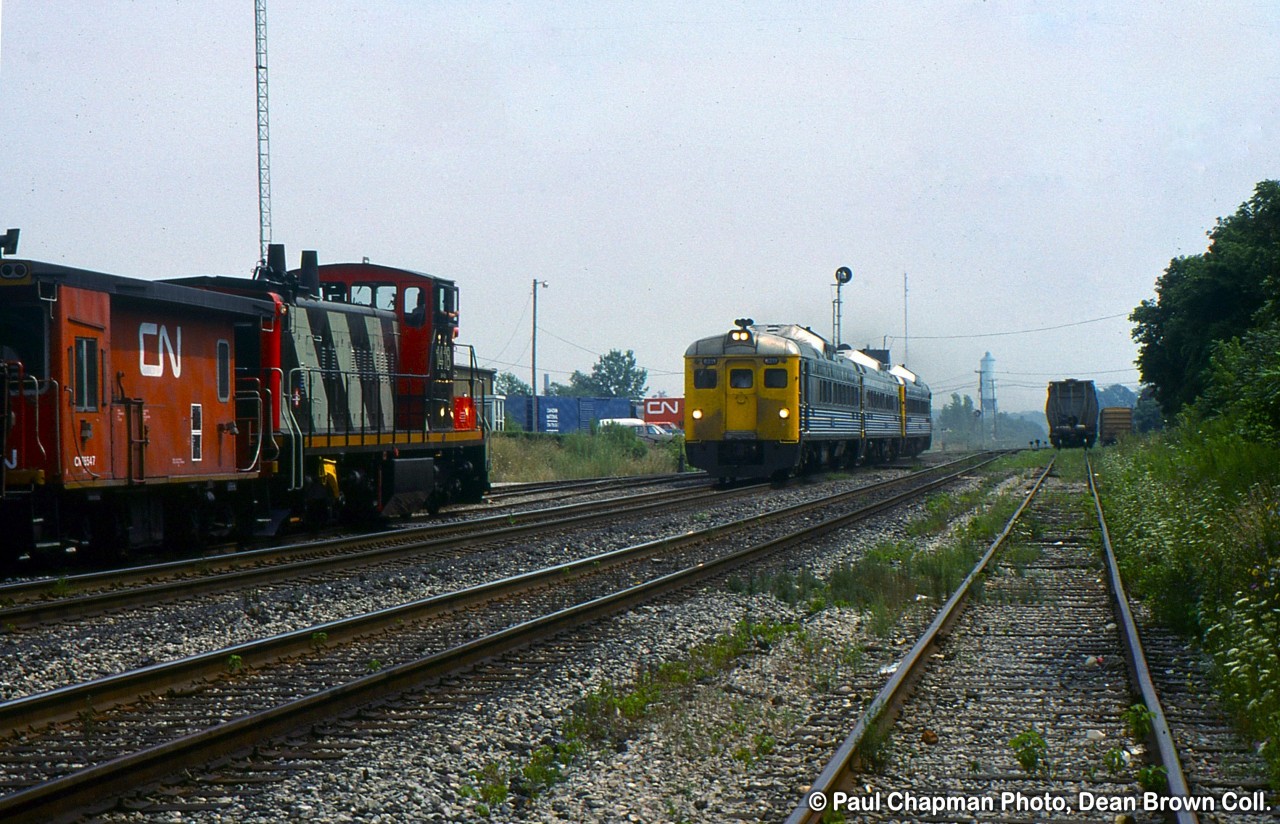 550 with CN GMD1u 1418 is meeting VIA 640 with VIA RDC-2 6211