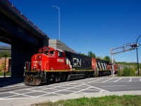 CN 500 is seen on the Turcot Holding Spur, on its way to grab two cars total from the two clients on this line 