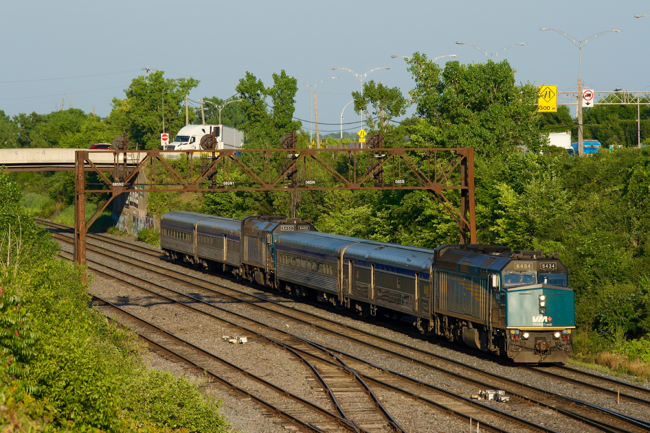 Here is the last VIA 607/605 of the year in August, with the Northern Quebec trains returning to their usual day time schedules the week after. Only running on Mondays for a couple of months this past summer, VIA 607/605 left Central Station at 1815, whereas VIA 603/601 left there at 1515 during the summer schedule.