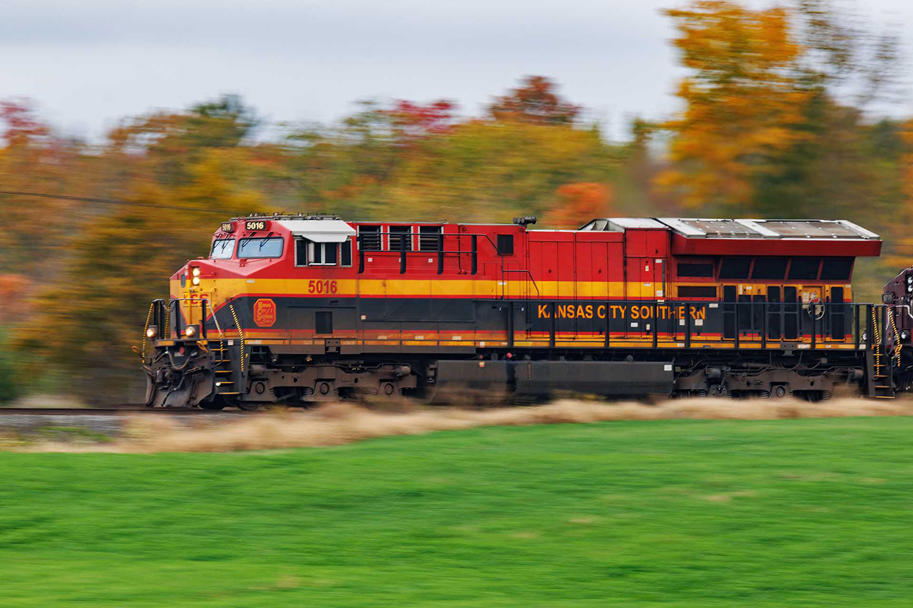 One of the 25 ET44s on KCS's roster has the hottest train on the London Division on its way to Wolverton to lift new autos.